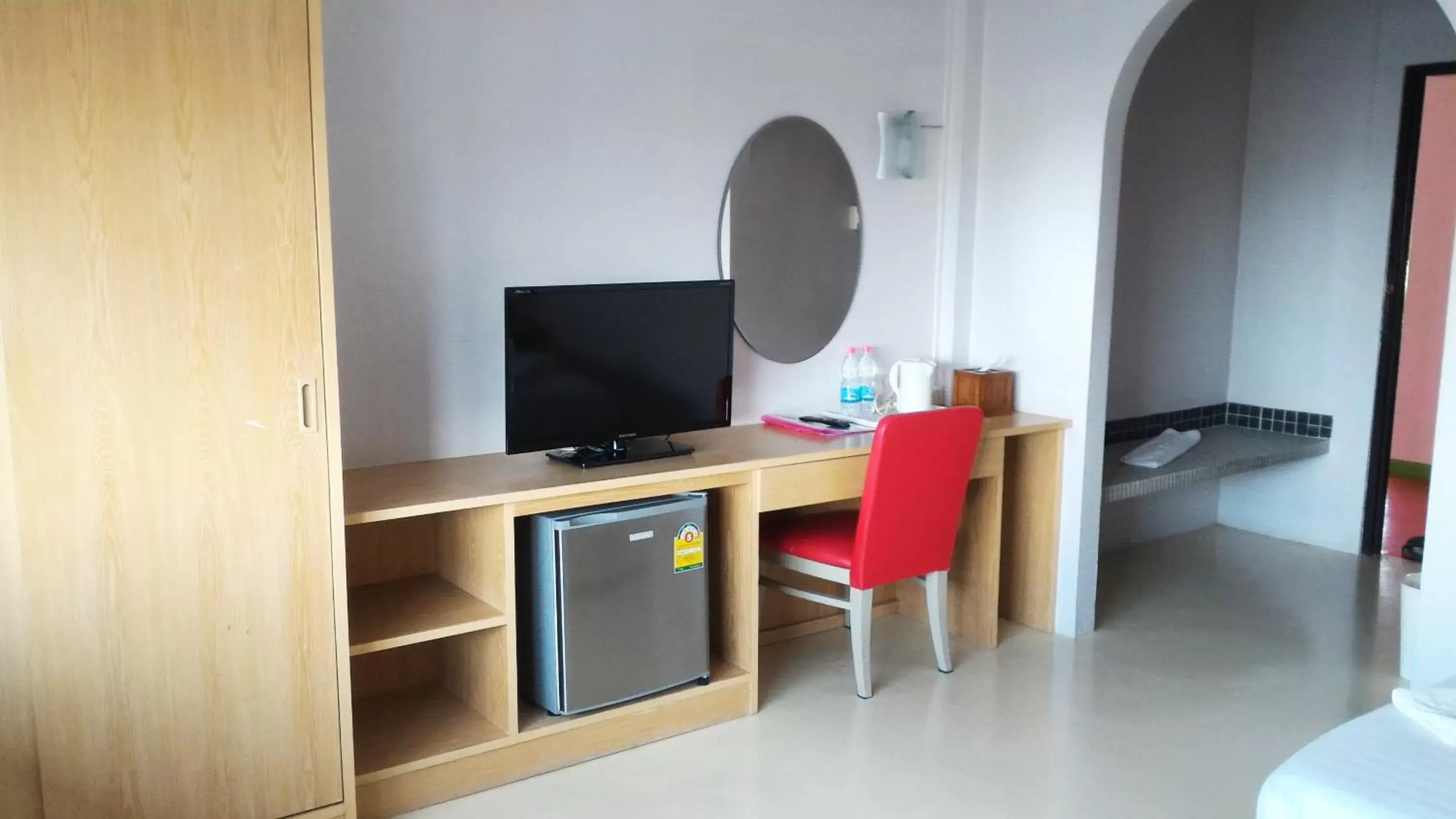 Bedroom, TV/Entertainment Center in S2S Queen Trang Hotel