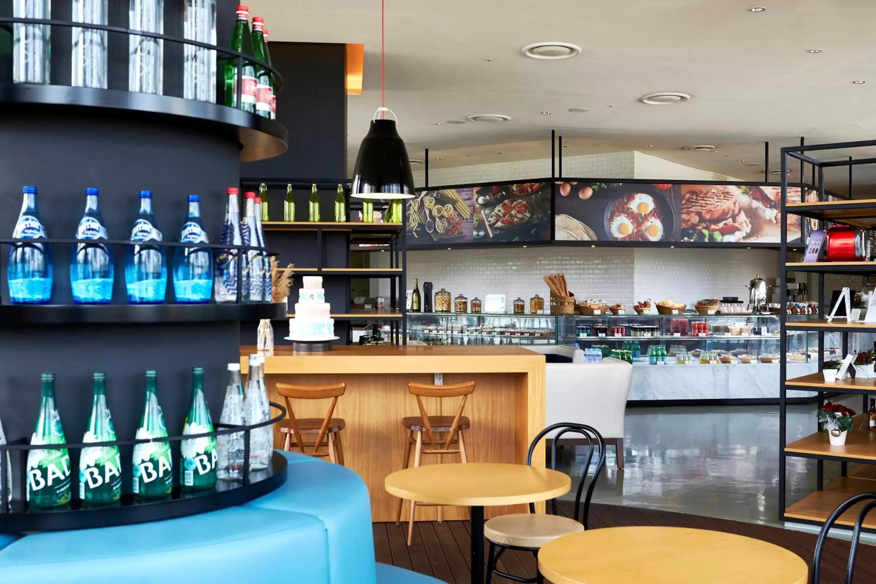 Restaurant/places to eat, Lounge/Bar in Holiday Inn Incheon Songdo, an IHG Hotel