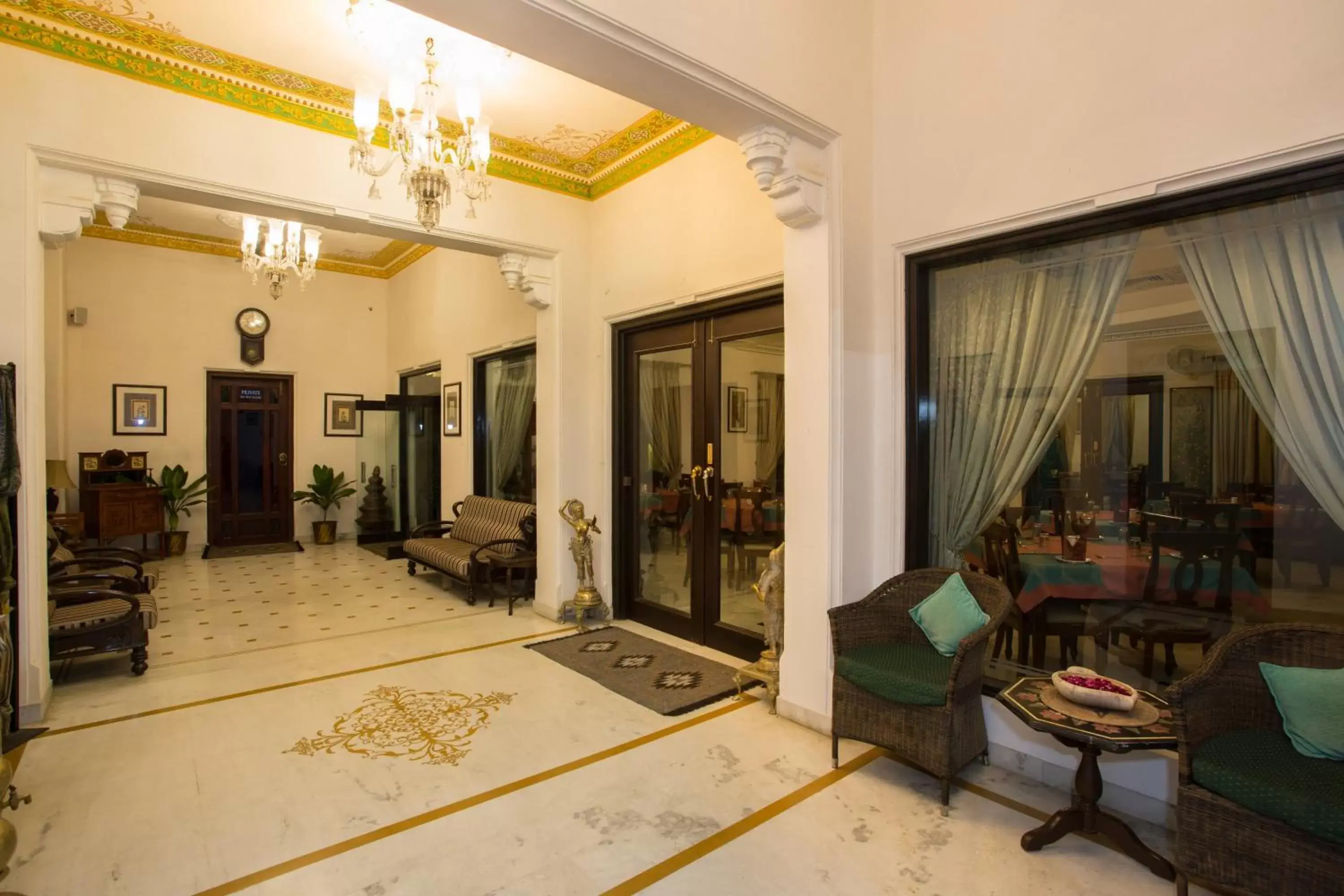 Lobby or reception in Swaroop Vilas - Lake Facing Boutique Hotel