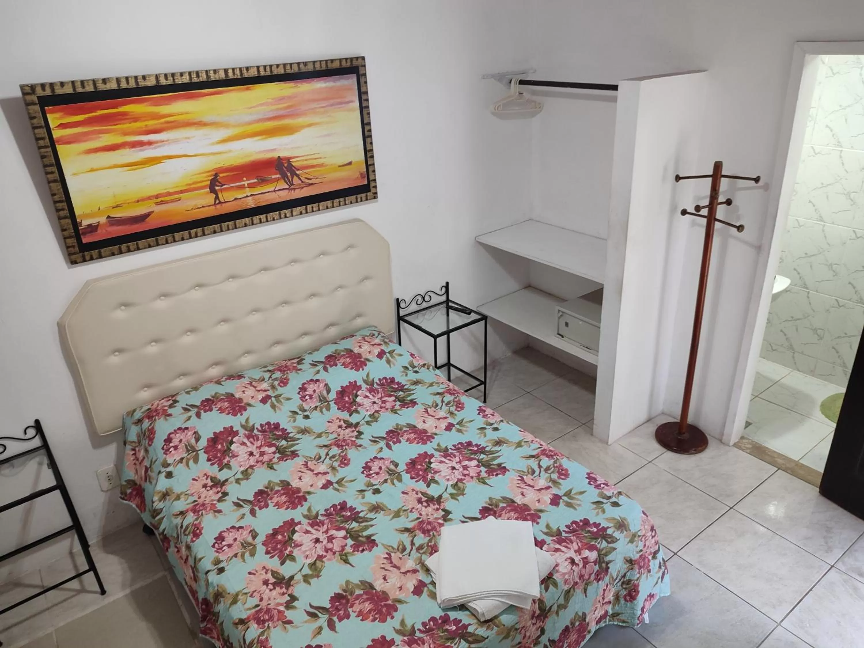 Photo of the whole room, Bed in Pousada L'étage