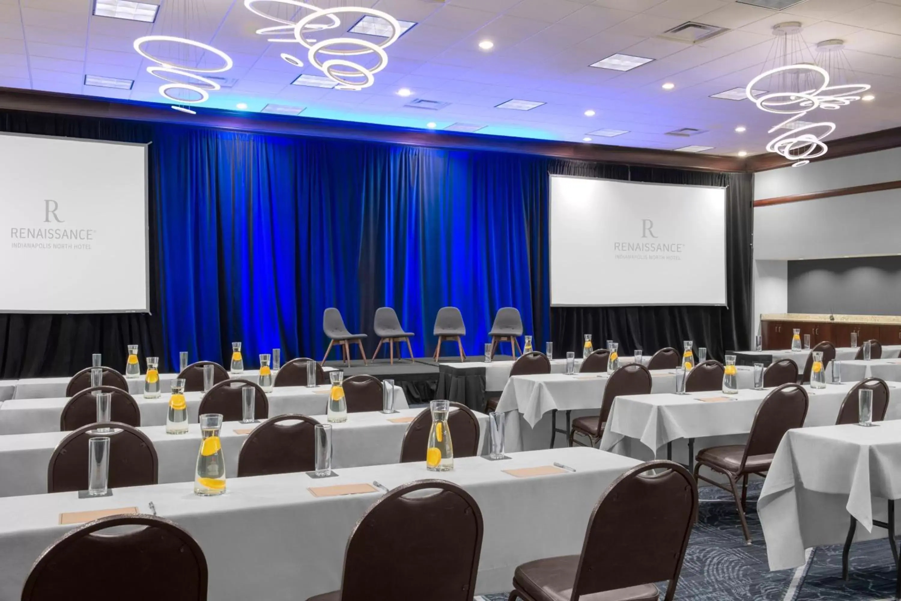 Meeting/conference room in Renaissance Indianapolis North Hotel