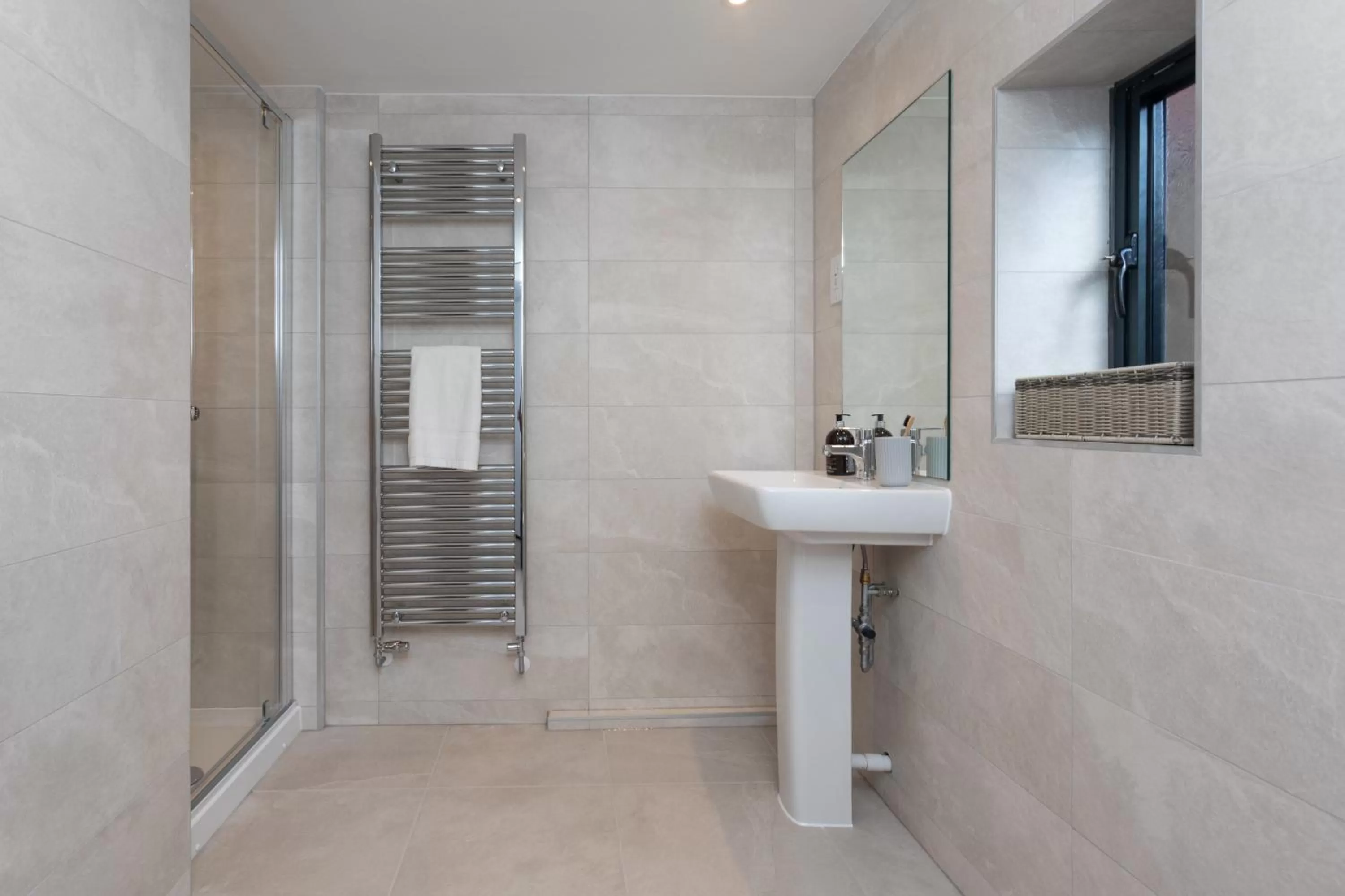 Shower in No.192 Oxford