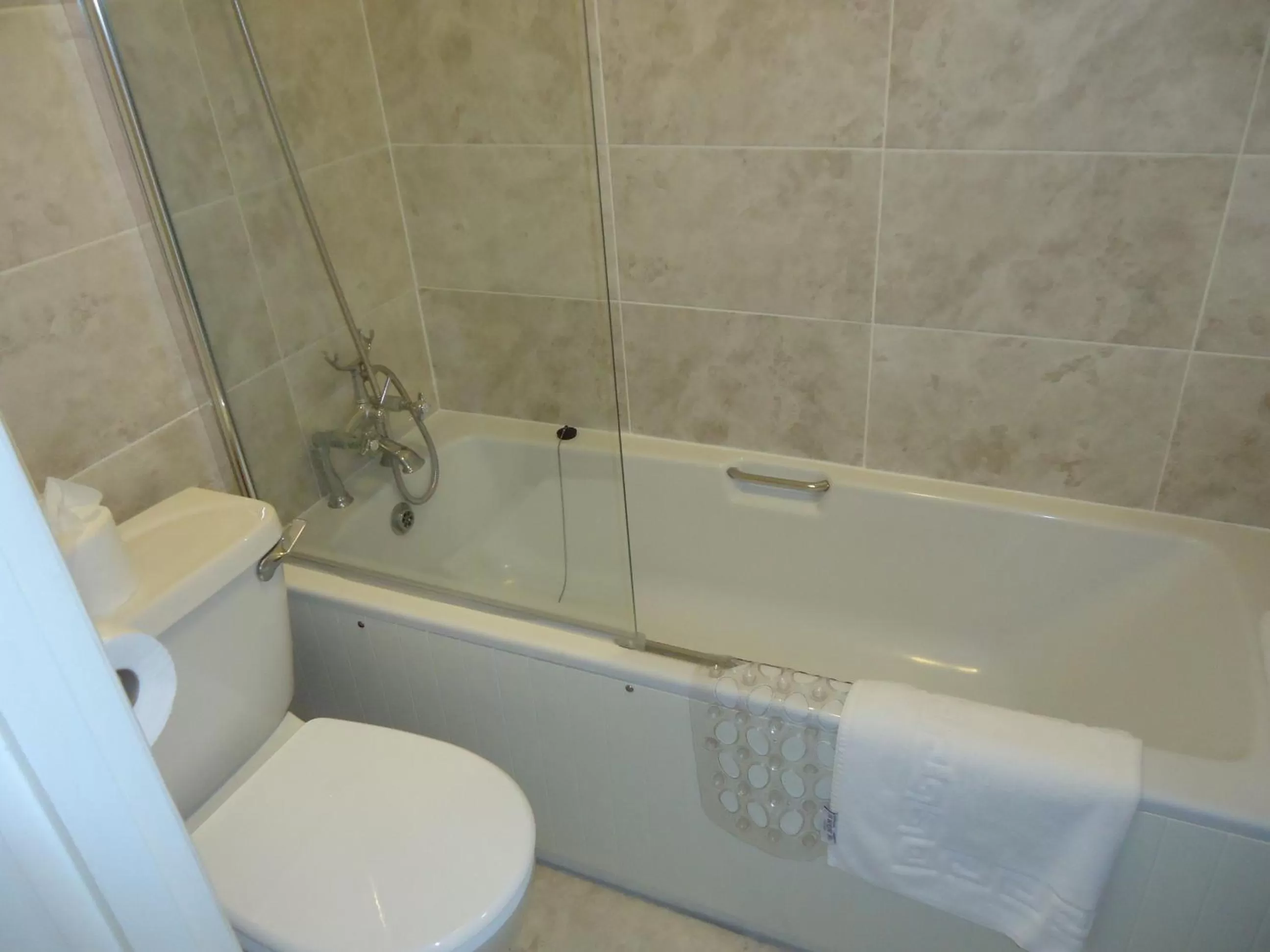 Bathroom in Royal Oak Hotel