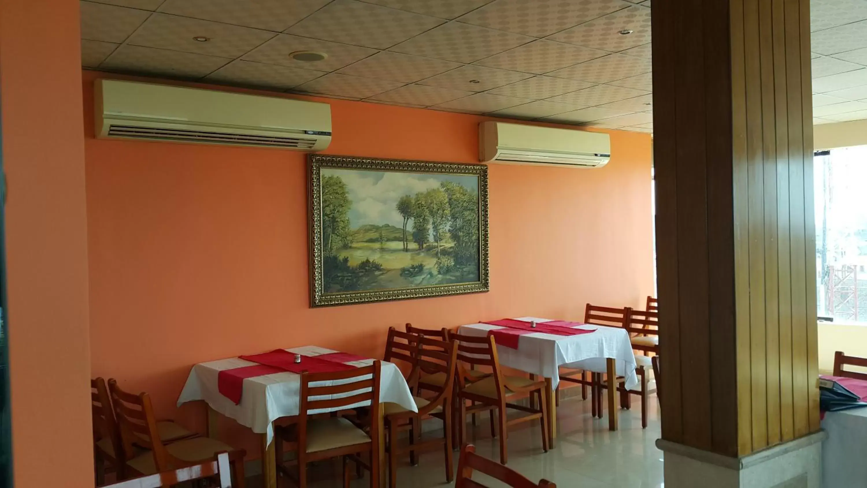 Restaurant/Places to Eat in Susanna Hotel Luxor