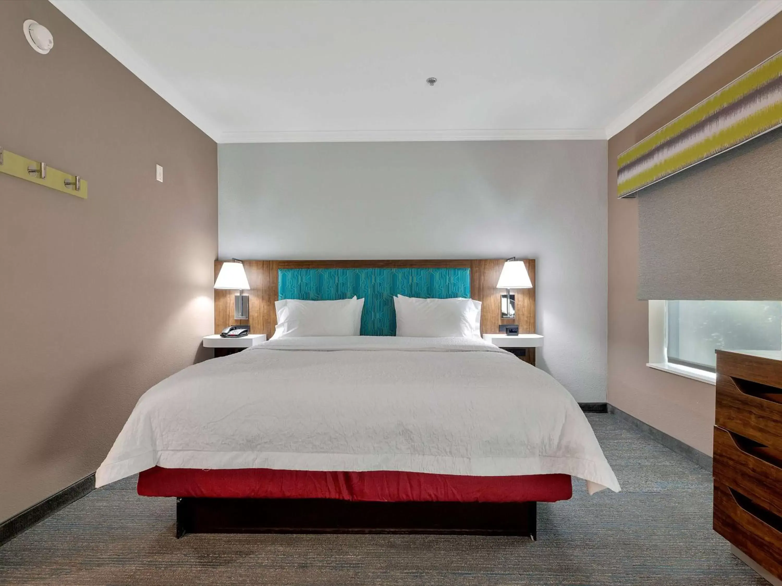 Bed in Hampton Inn and Suites Lufkin Bed in Hampton Inn and Suites Lufkin
