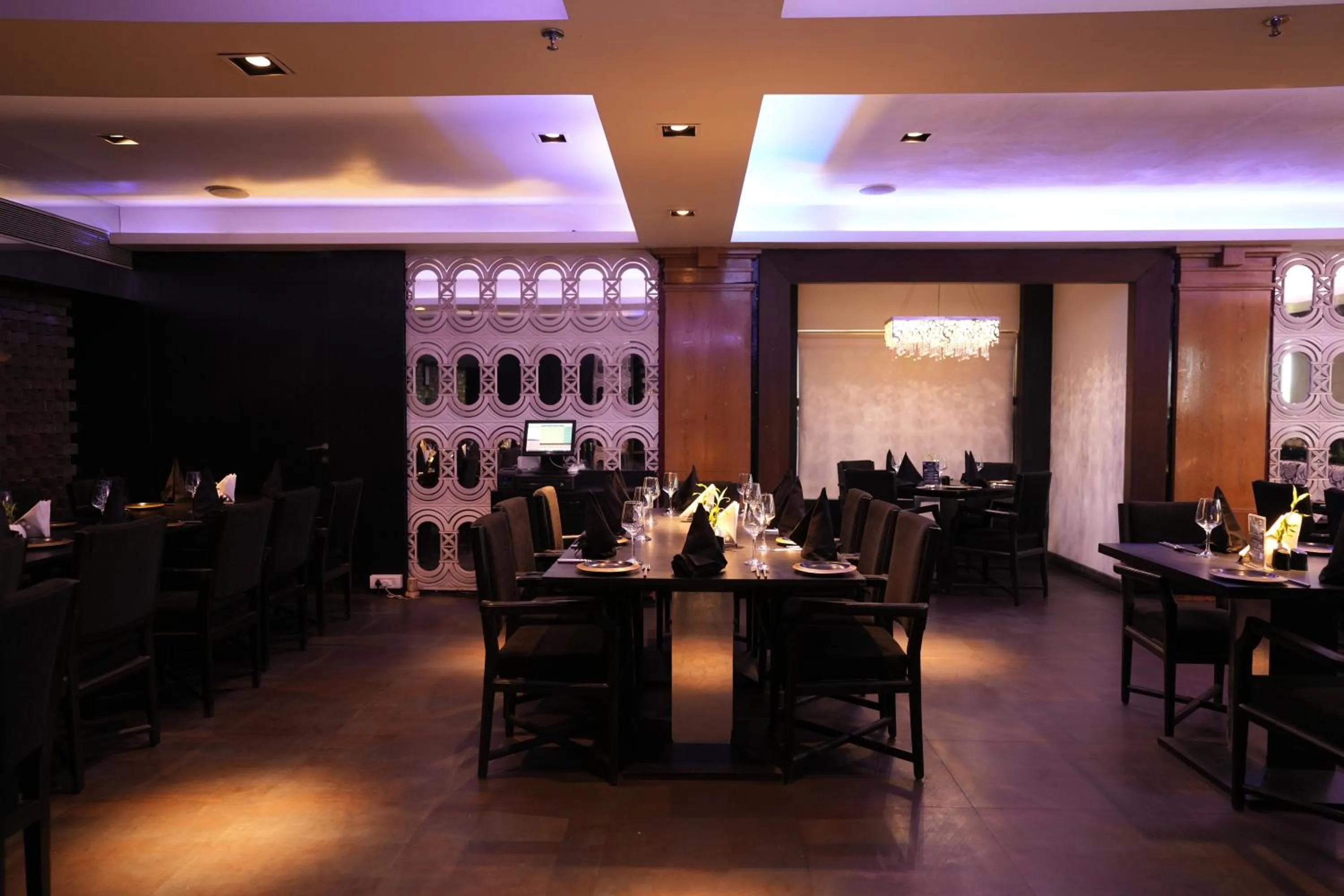 Restaurant/places to eat in Hotel Hardeo