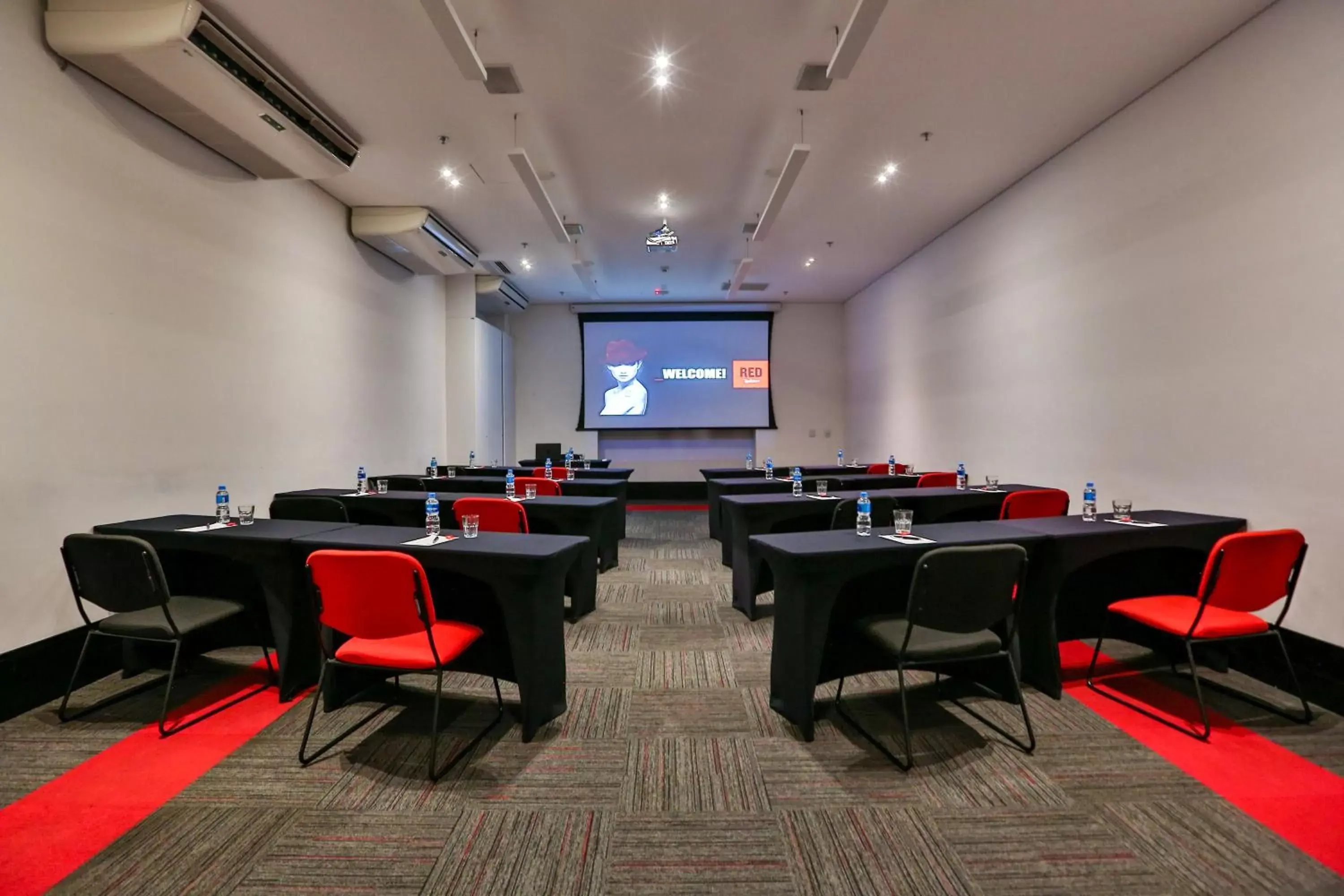 Meeting/conference room in Radisson RED Campinas