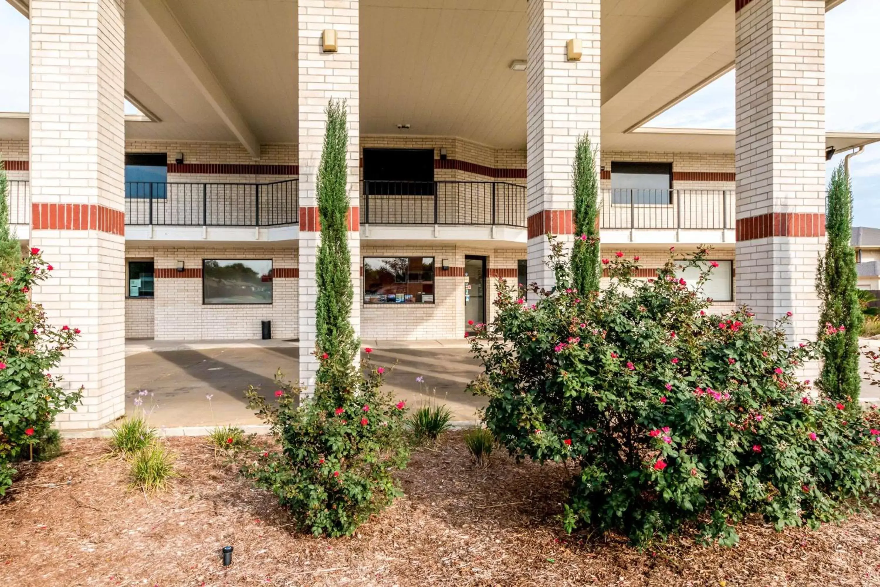 Property building in Motel 6-San Antonio, TX - South WW White Rd