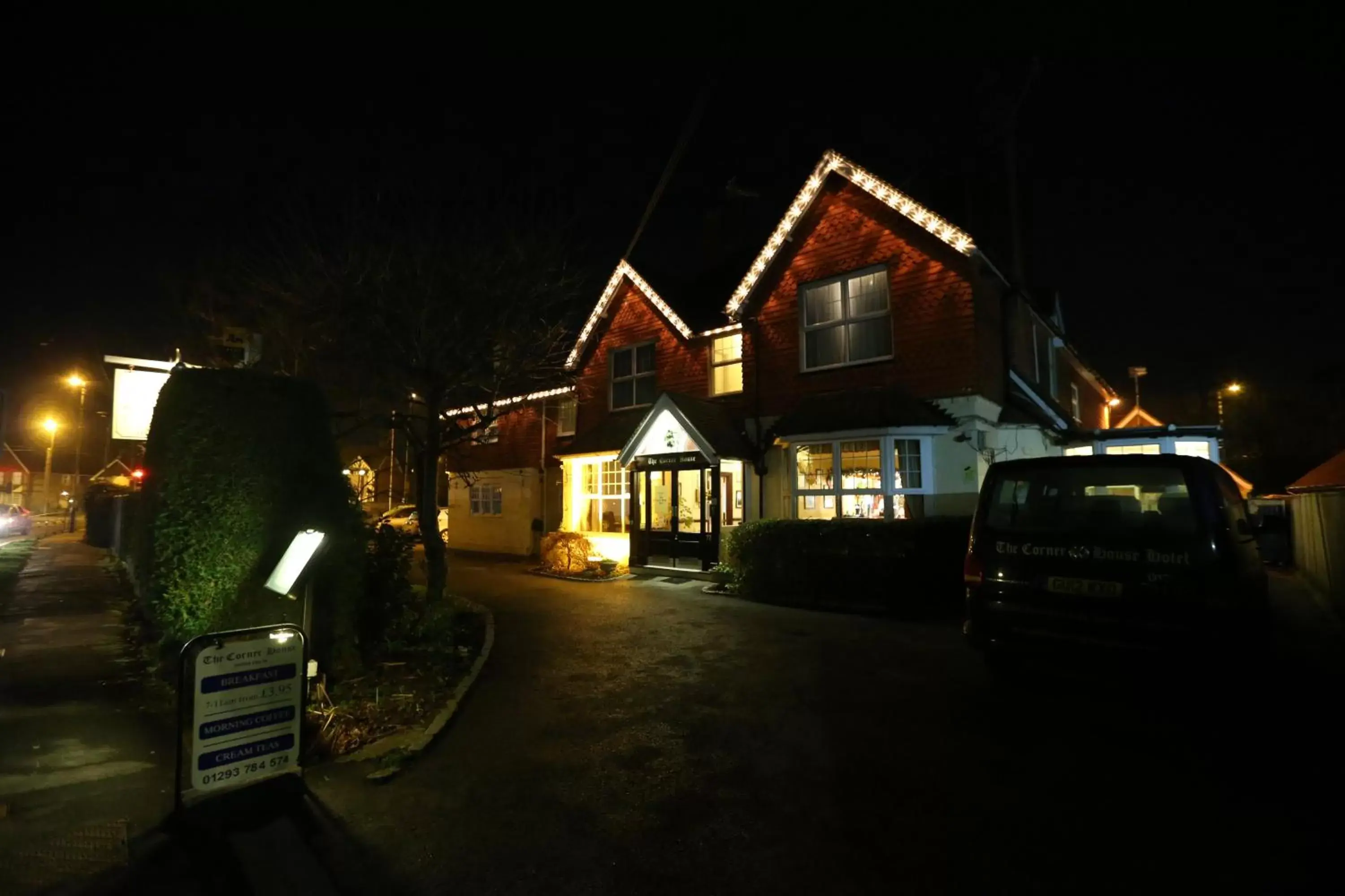 Night, Property Building in Corner House Hotel Gatwick