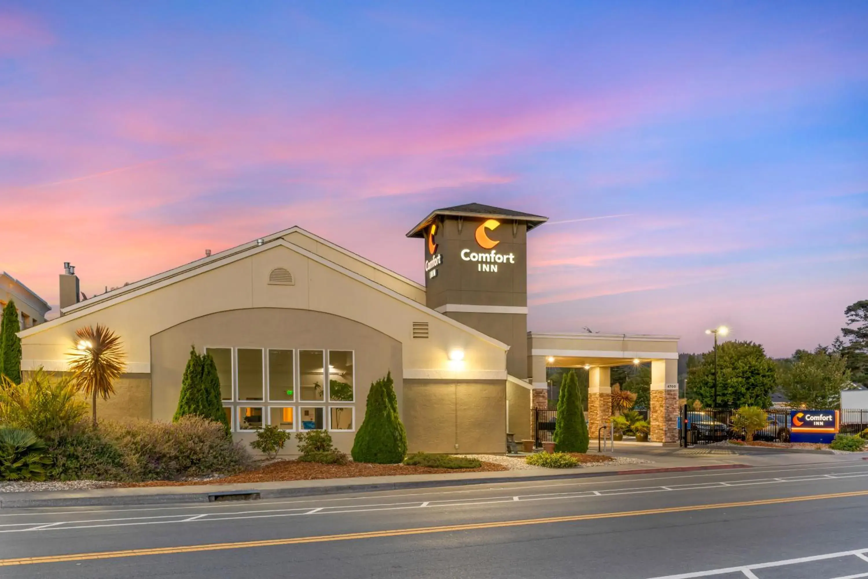 Property building in Comfort Inn Arcata Property building in Comfort Inn Arcata