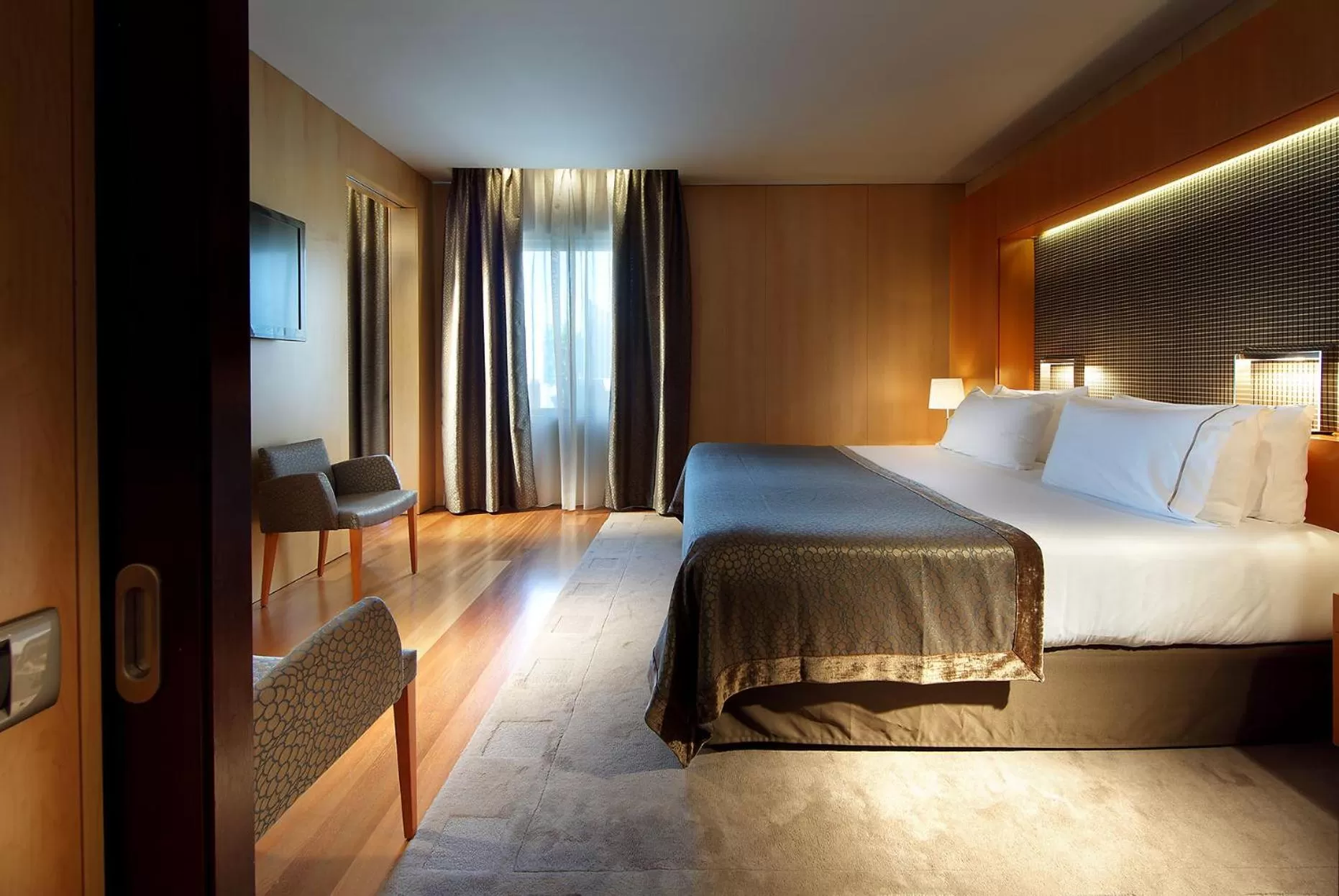 Bed in Eurostars Grand Marina Hotel GL