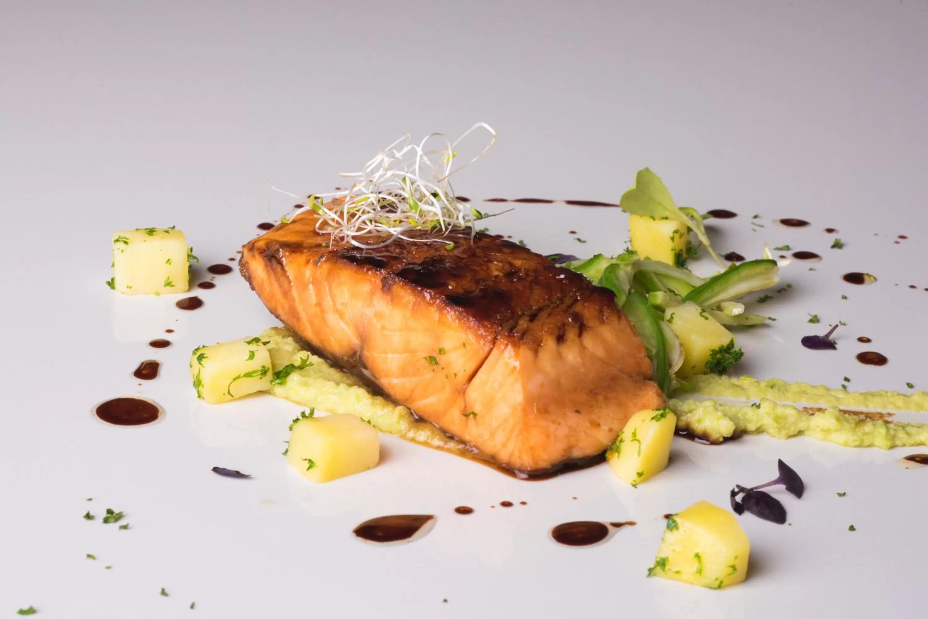 Restaurant/places to eat in Hotel Reina Isabel