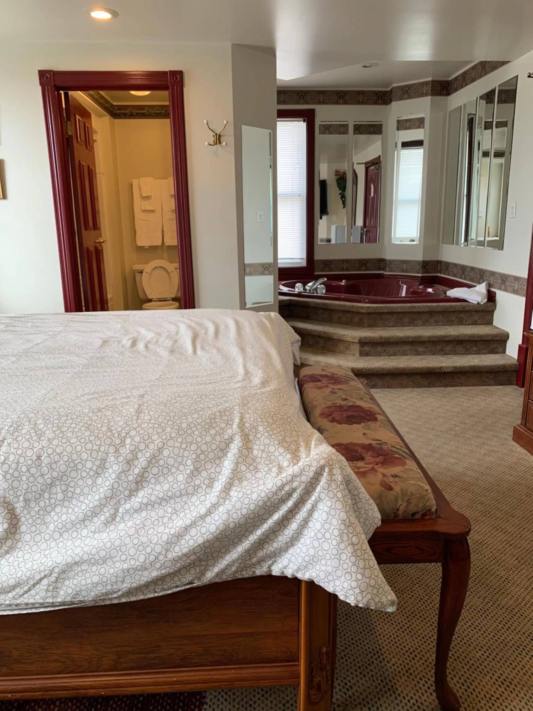 Bed in Lakeview Hotel