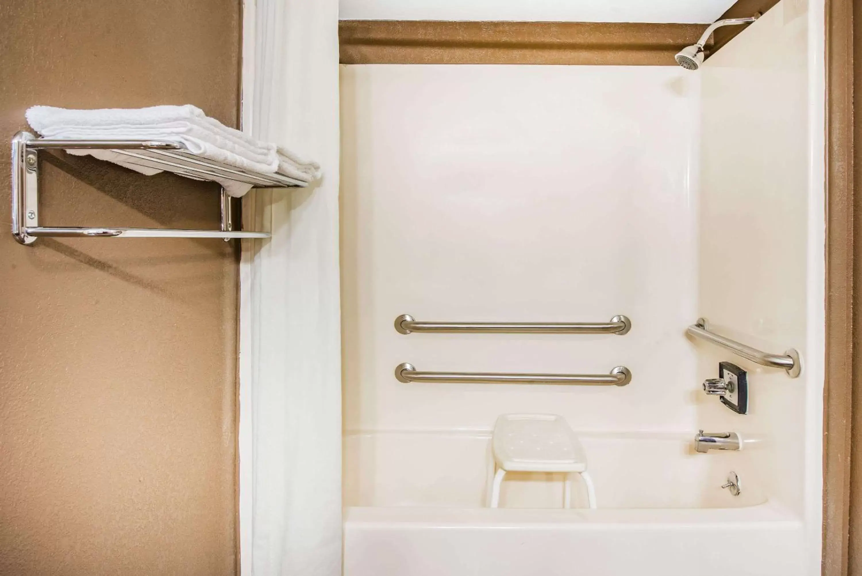 Shower, Bathroom in Super 8 by Wyndham Marysville