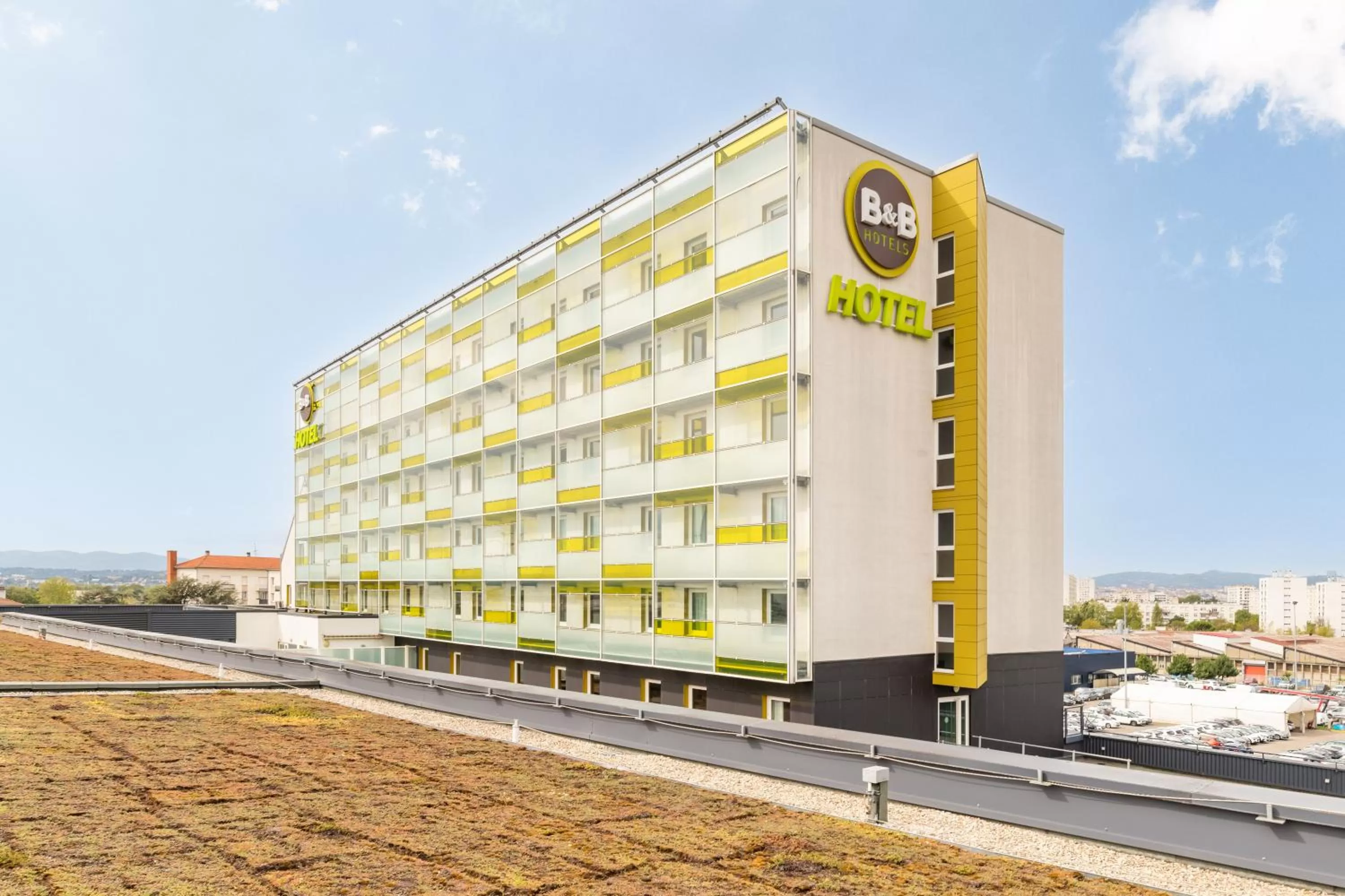 Property building in B&B HOTEL Lyon Sud États-Unis