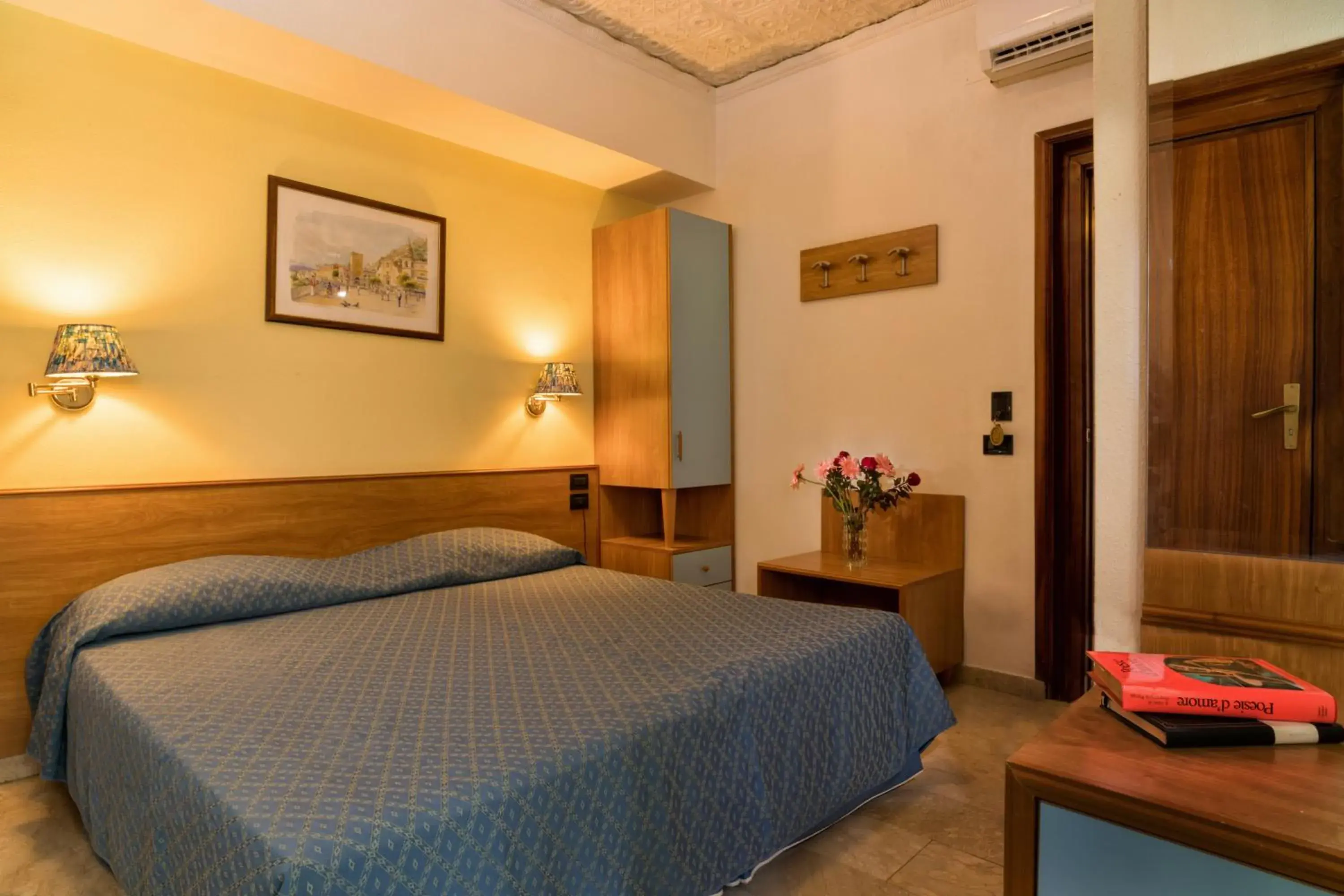 Bed in Hotel Vello d'Oro