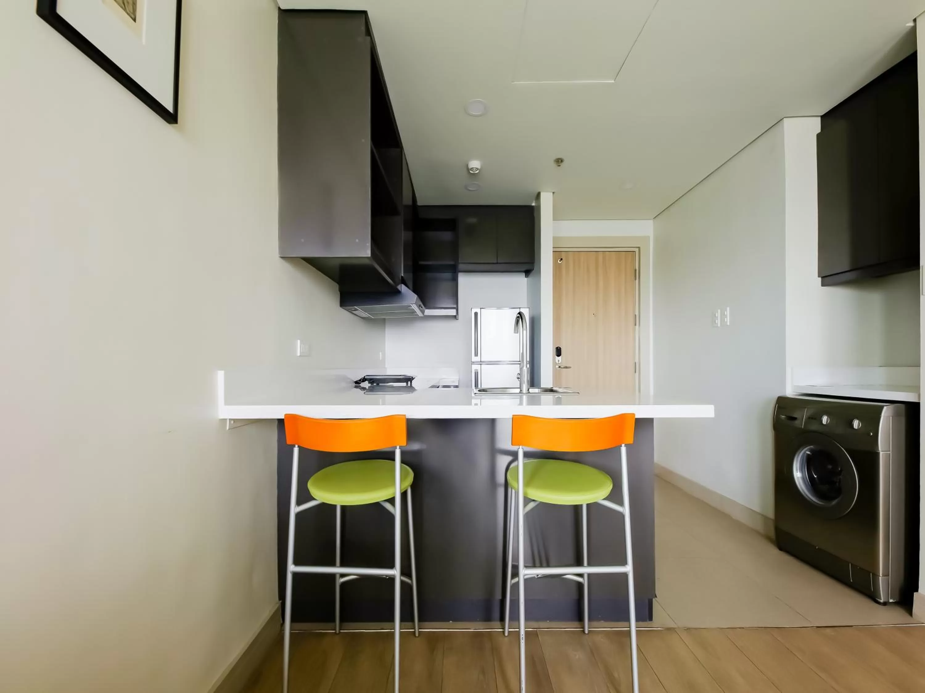 Kitchen or kitchenette, Kitchen/Kitchenette in Capital O 804 The Residences at Bonifacio Civic Center
