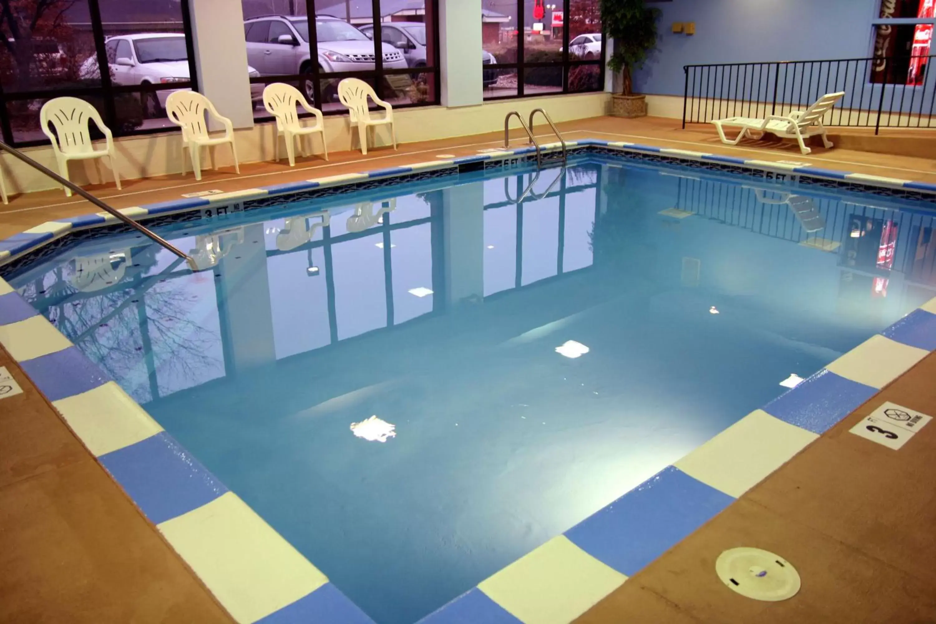 Pool view, Swimming Pool in Hampton Inn Ashland