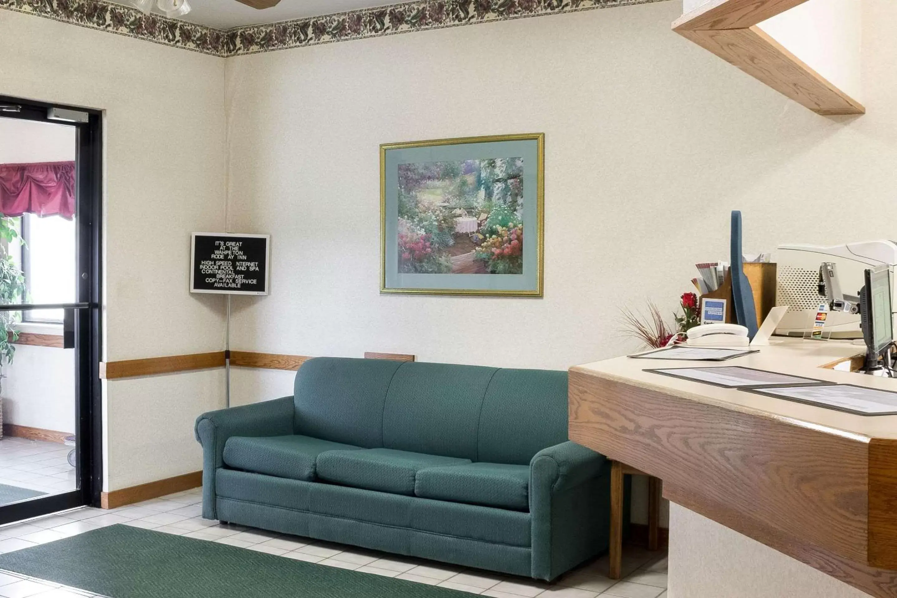 Lobby or reception, Seating Area in Rodeway Inn Wahpeton