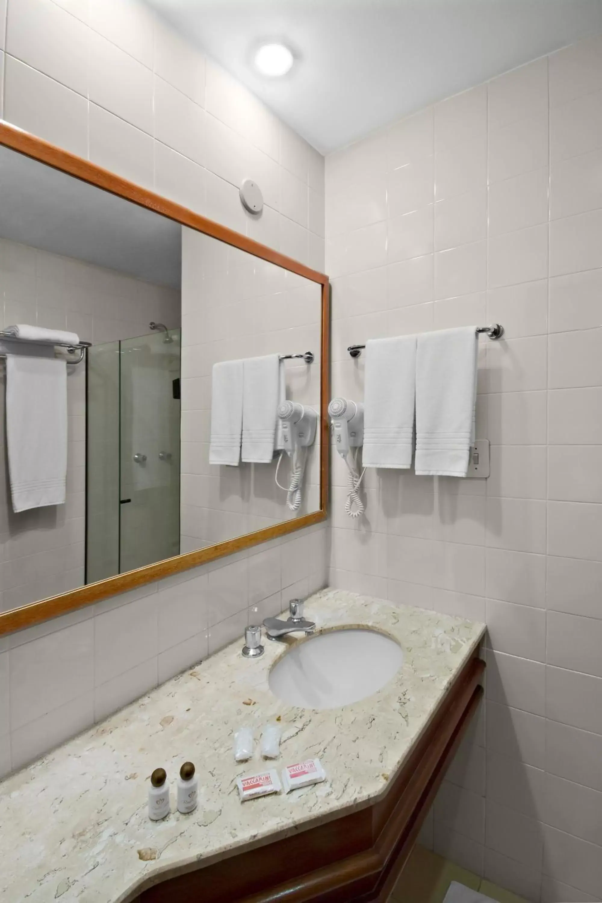Bathroom in Hotel Flat Bassano Vaccarini