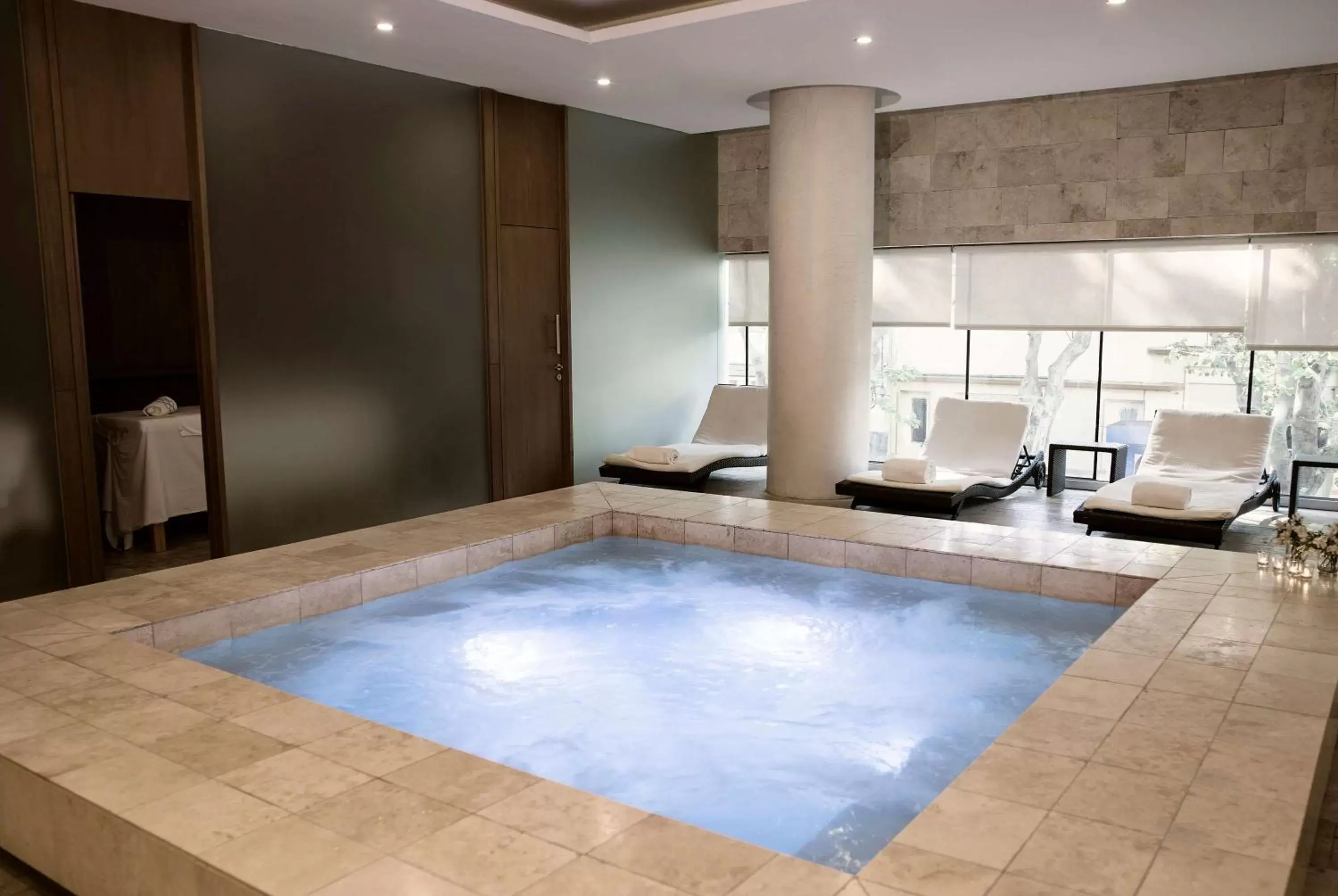 Spa and wellness centre/facilities, Swimming Pool in Dazzler by Wyndham Montevideo