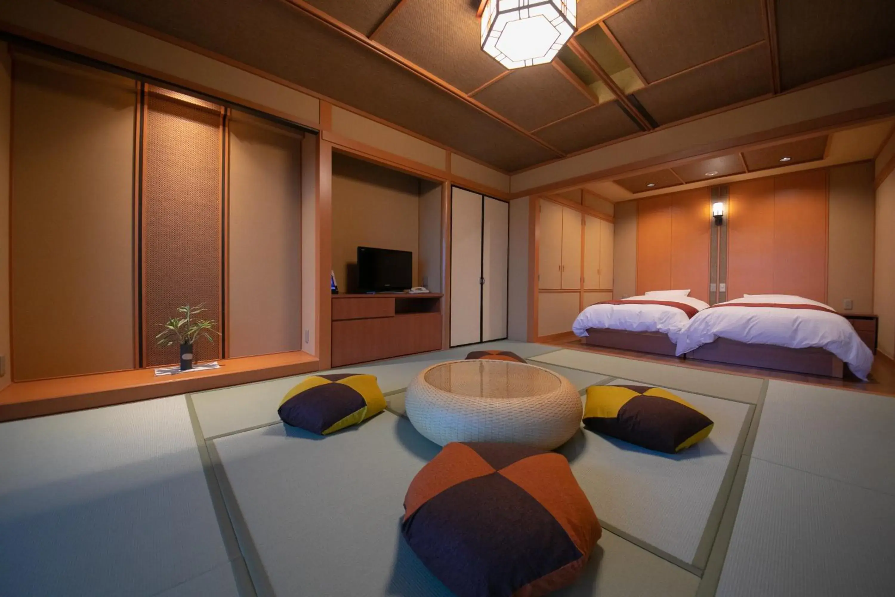 Room with Tatami Area and Open-Air Bath in Biwako Hanakaido