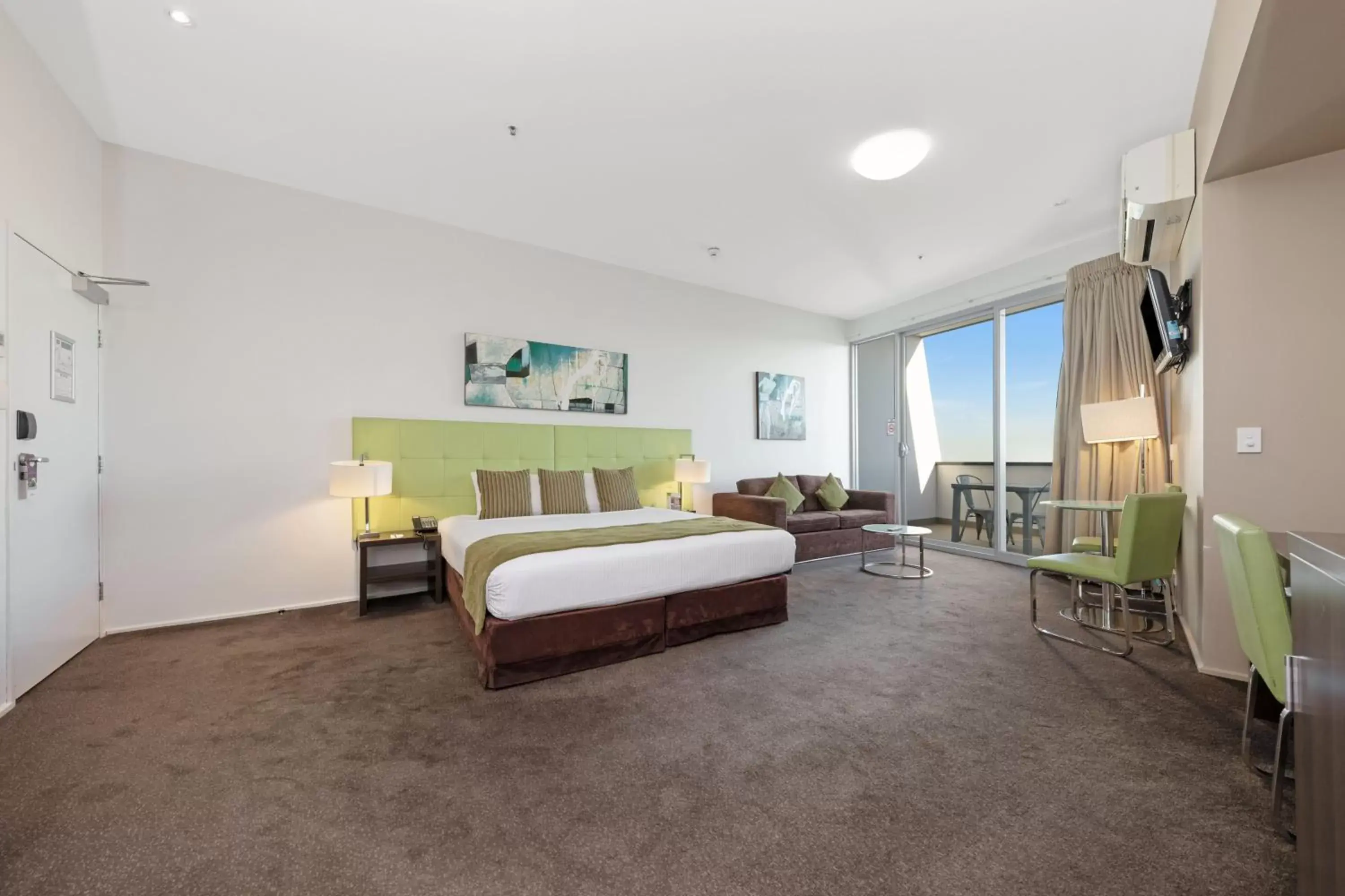 Bed in Mercure Melbourne Caroline Springs