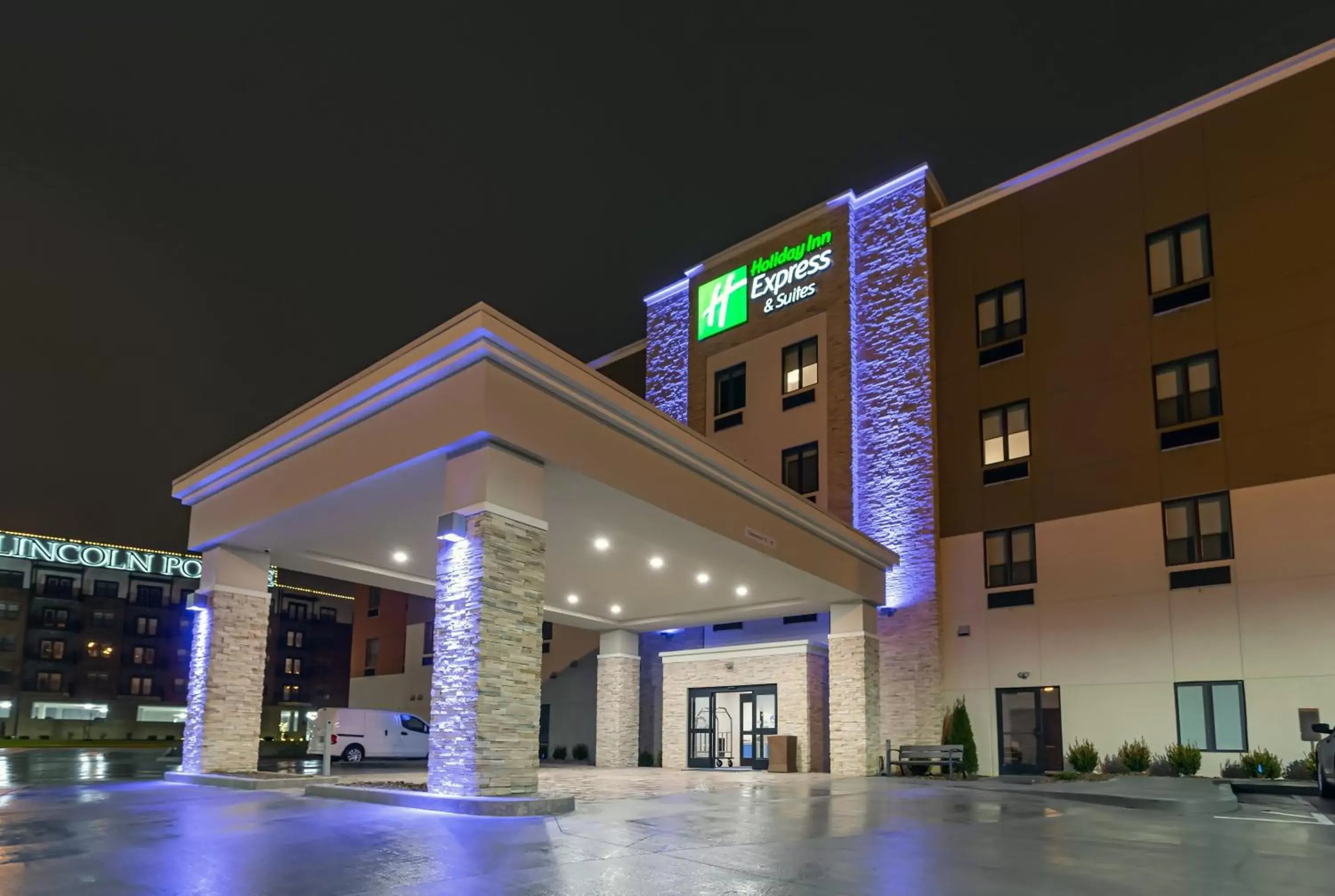 Property Building in Holiday Inn Express & Suites - Columbus - Worthington, an IHG Hotel