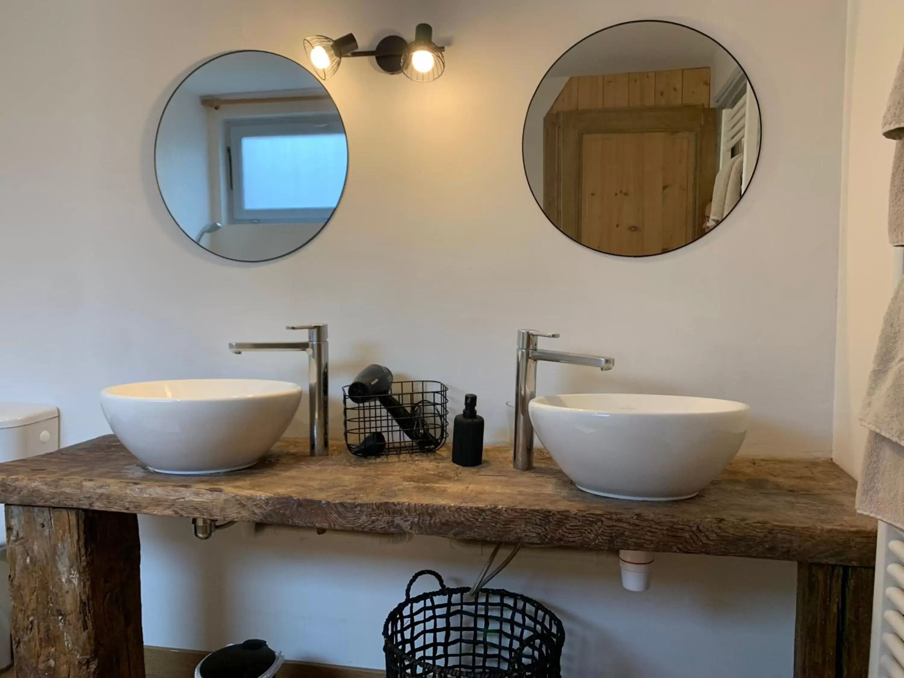 Bathroom in L'Ecole des Demoiselles