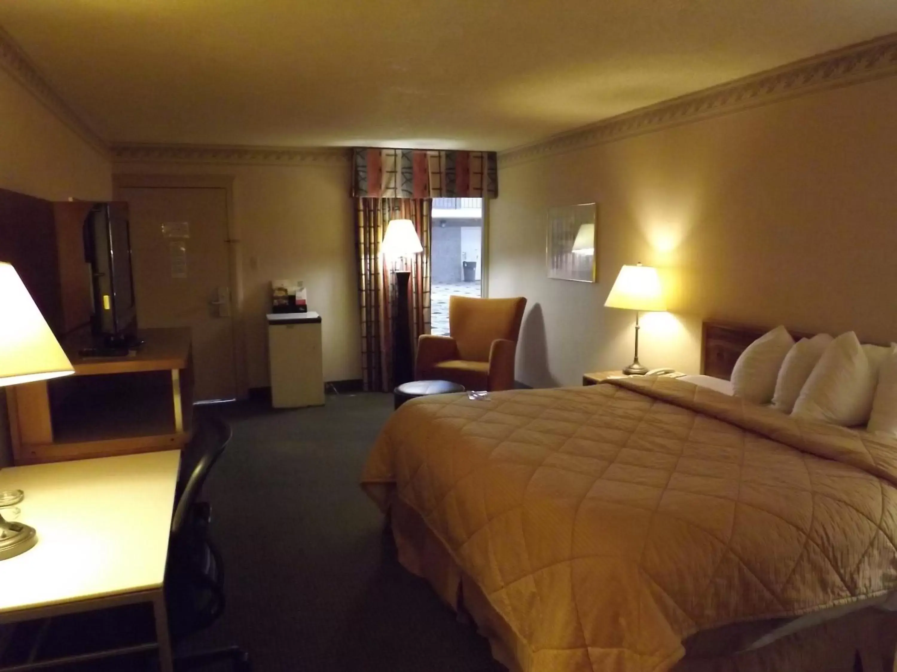 Photo of the whole room in Ramada by Wyndham Sterling