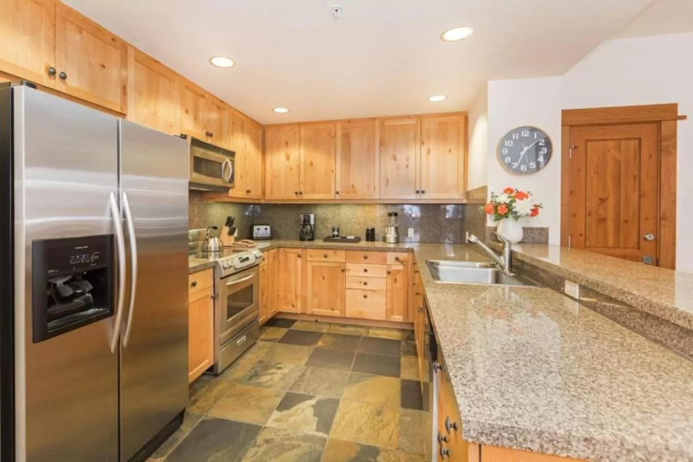 Kitchen/Kitchenette in East West Hospitality at Tahoe