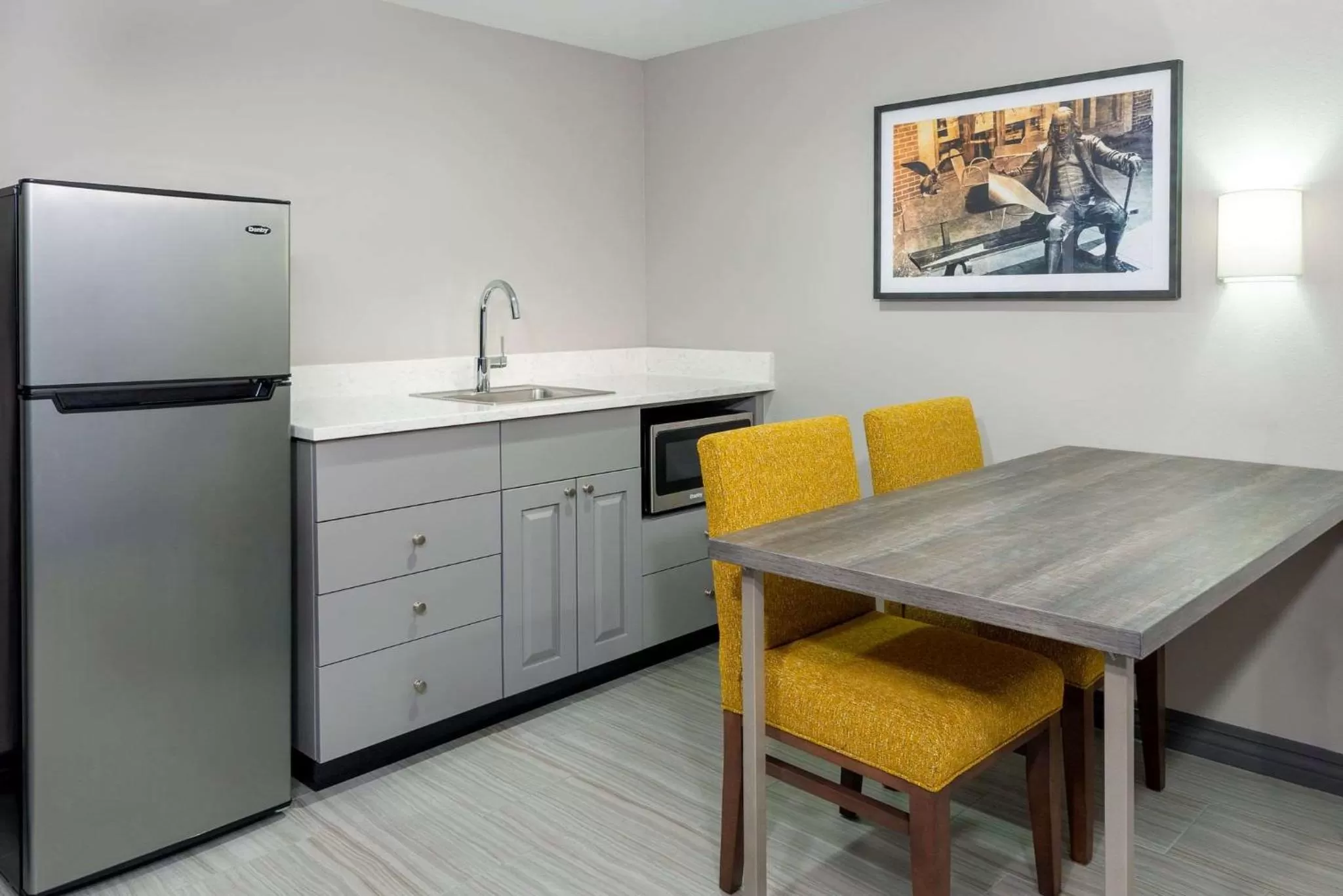 Kitchen or kitchenette in Hampton Inn & Suites Country Club Plaza
