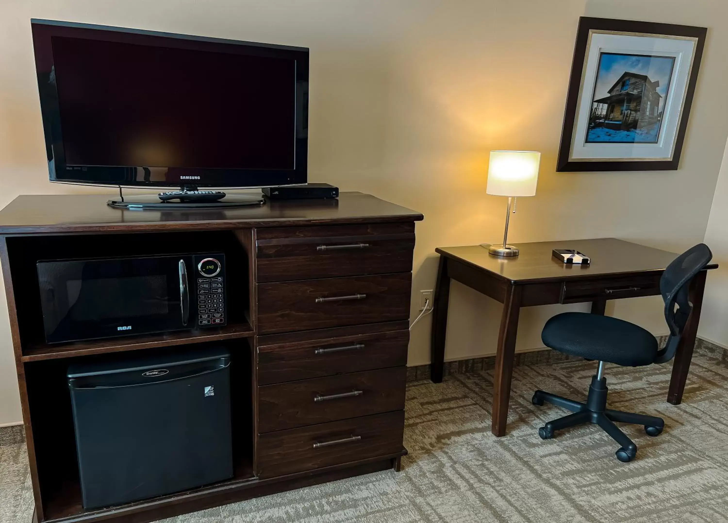 TV and multimedia, TV/Entertainment Center in Coast Swift Current Hotel