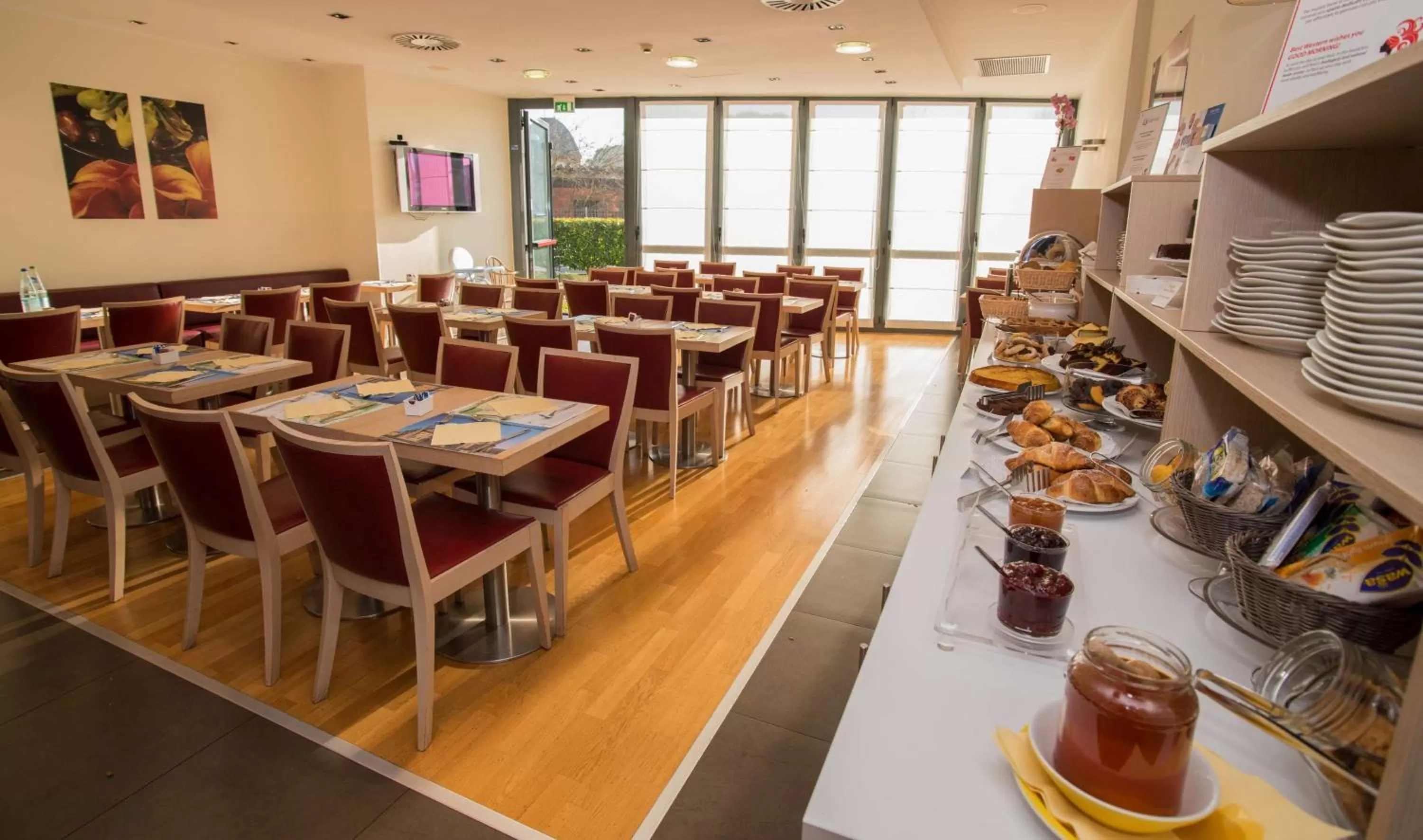 Restaurant/places to eat in Best Western Palace Inn Hotel