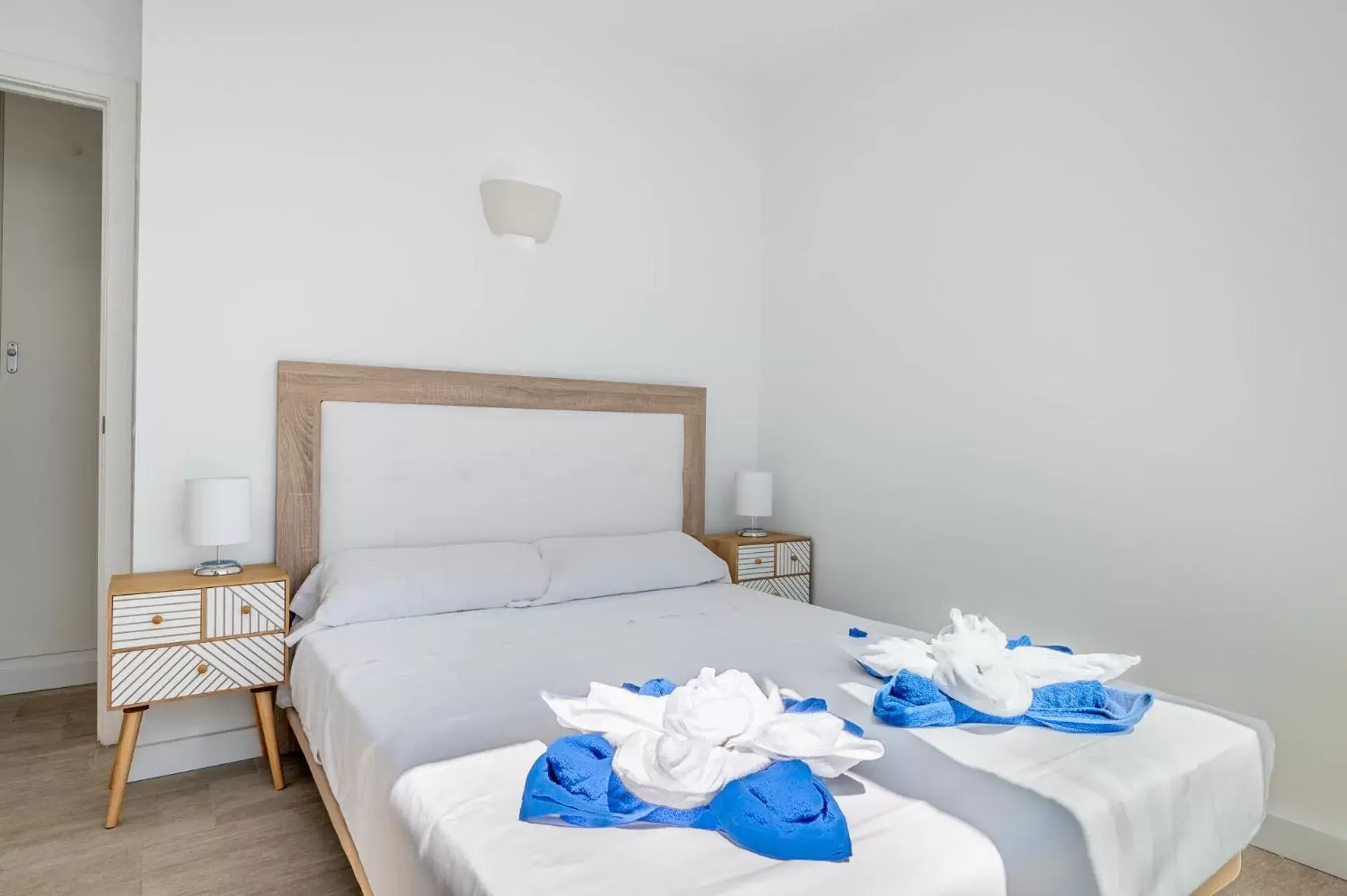 Bed in Orange Colom - Seaside Apartments