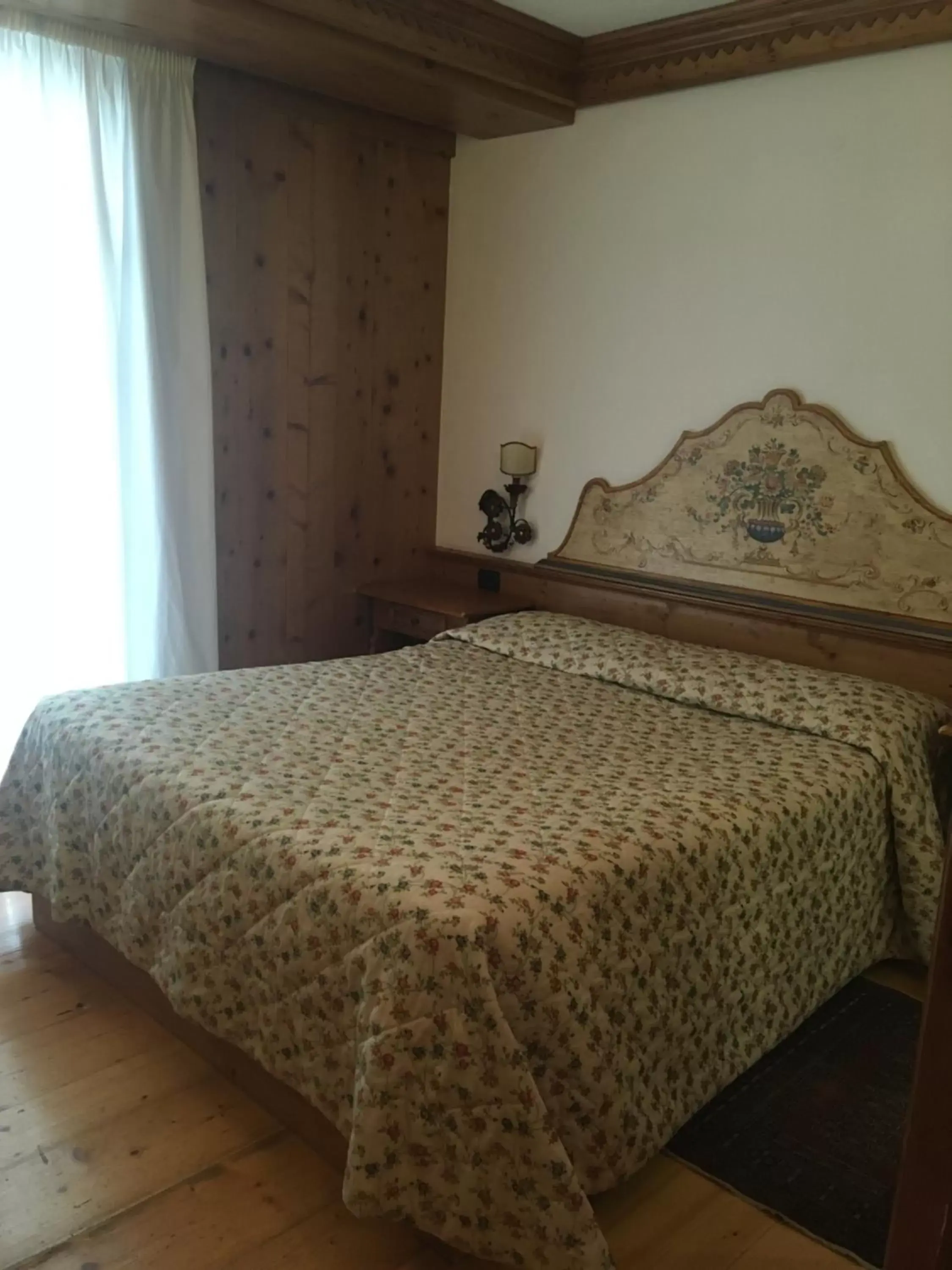 Standard Single Room in Hotel Cortina Standard Single Room in Hotel Cortina