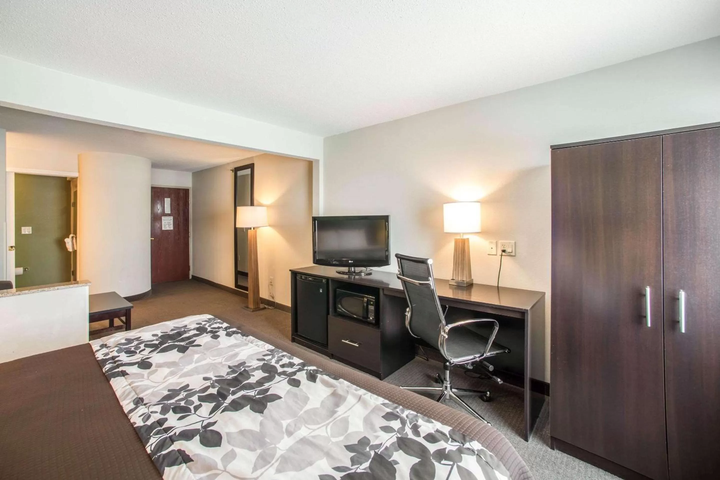 Photo of the whole room, Bed in Sleep Inn Decatur I-72