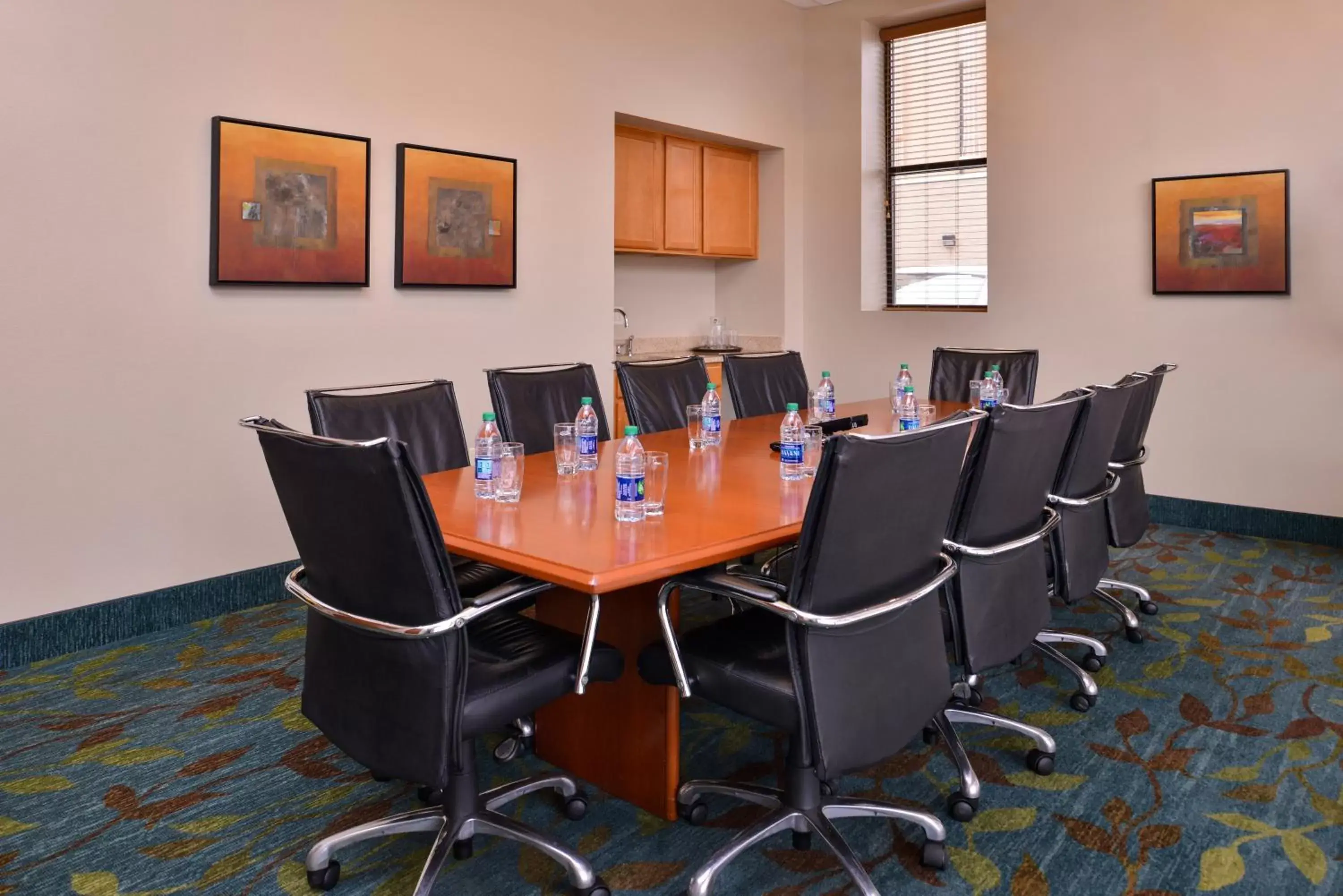 Meeting/conference room in Candlewood Suites Terre Haute, an IHG Hotel