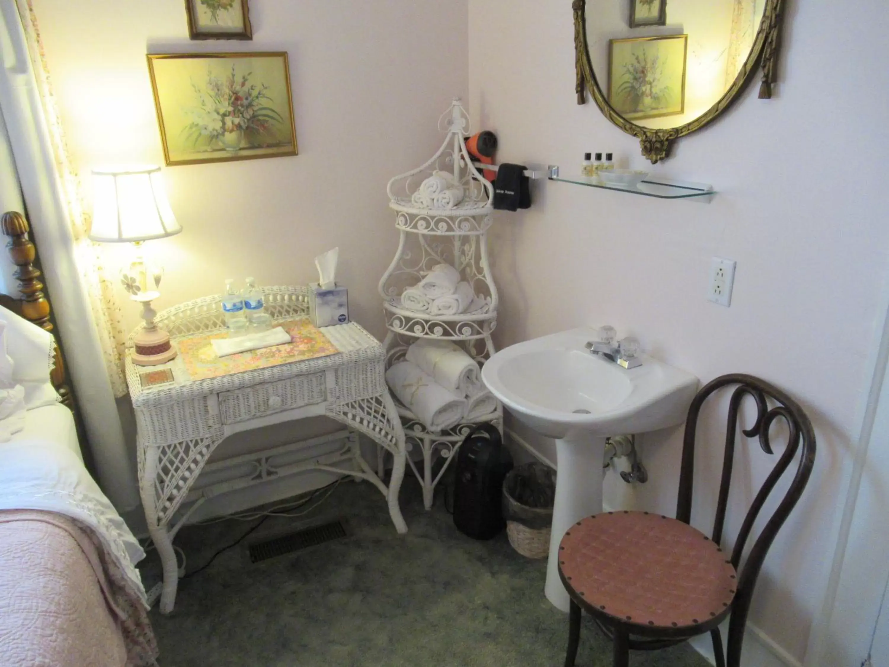 Bathroom, Dining Area in Carrier Houses Bed & Breakfast