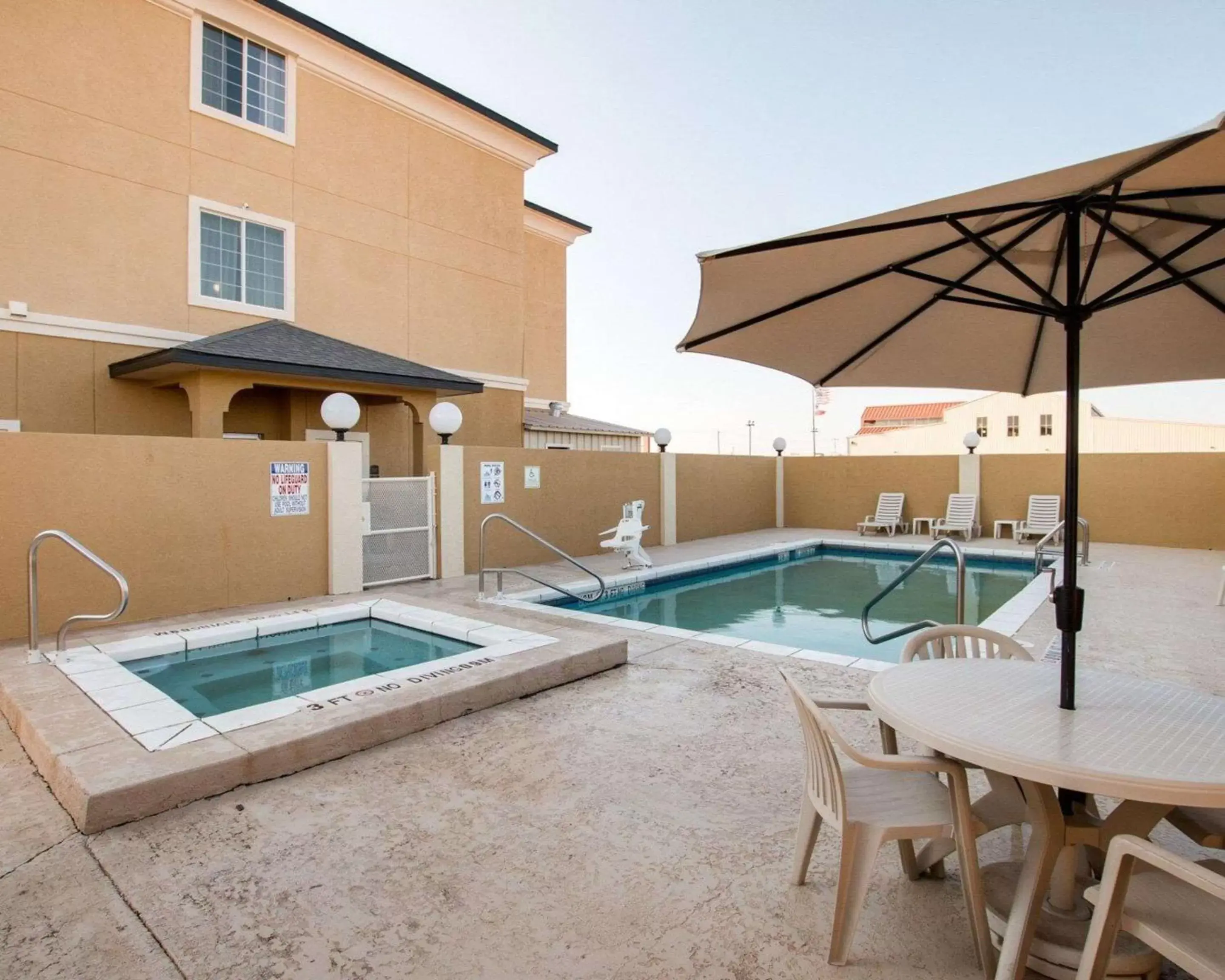 On site, Swimming Pool in Comfort Suites San Angelo near University