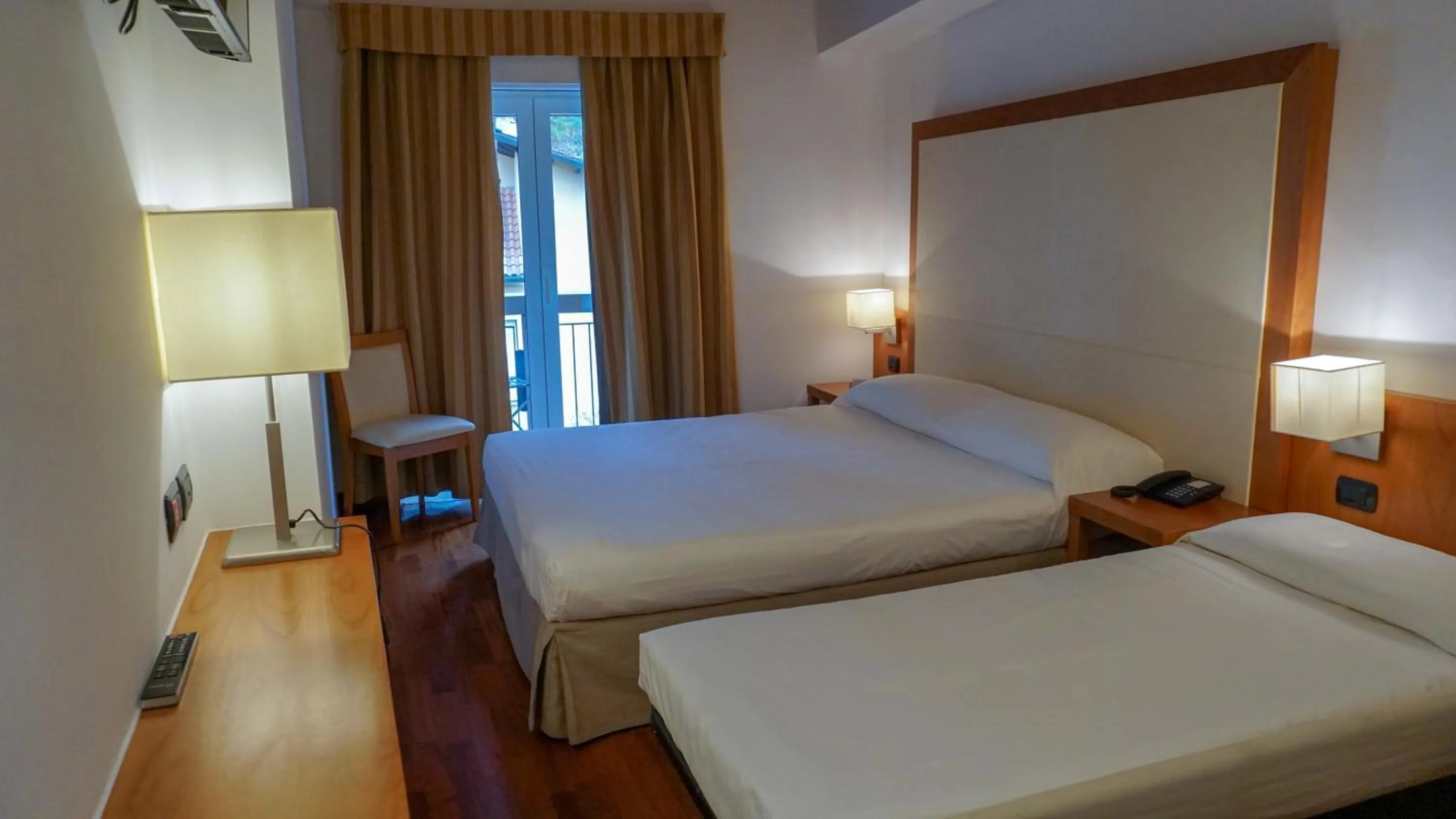 Triple Room with City View in Hotel Mavino