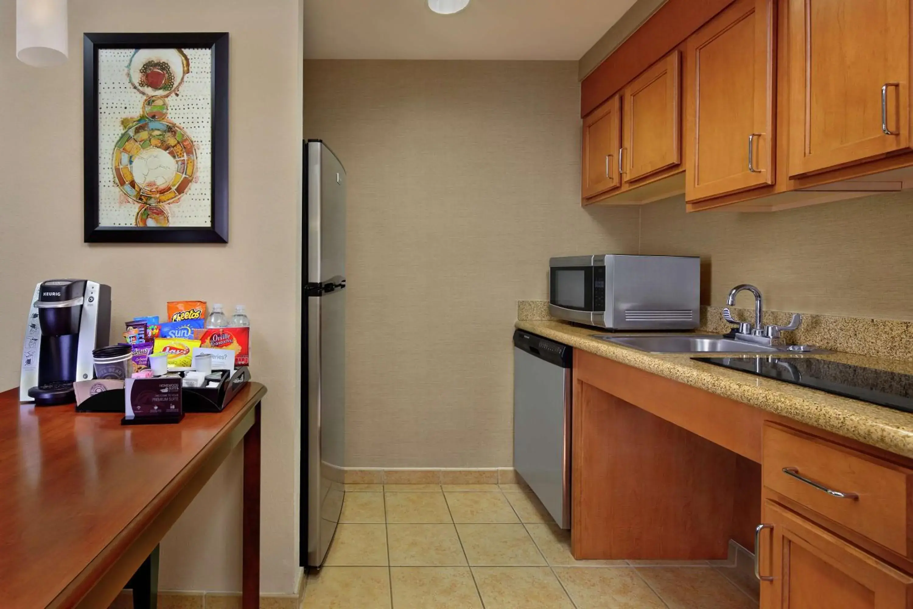 Photo of the whole room, Kitchen/Kitchenette in Homewood Suites by Hilton Daytona Beach Speedway-Airport
