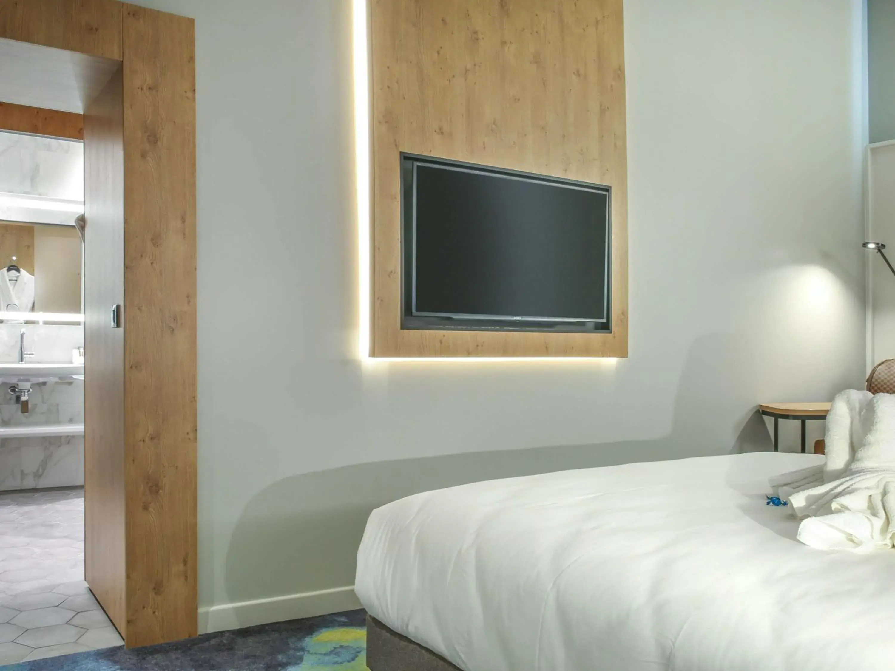 Photo of the whole room, Bed in Novotel Saint Brieuc Centre Gare