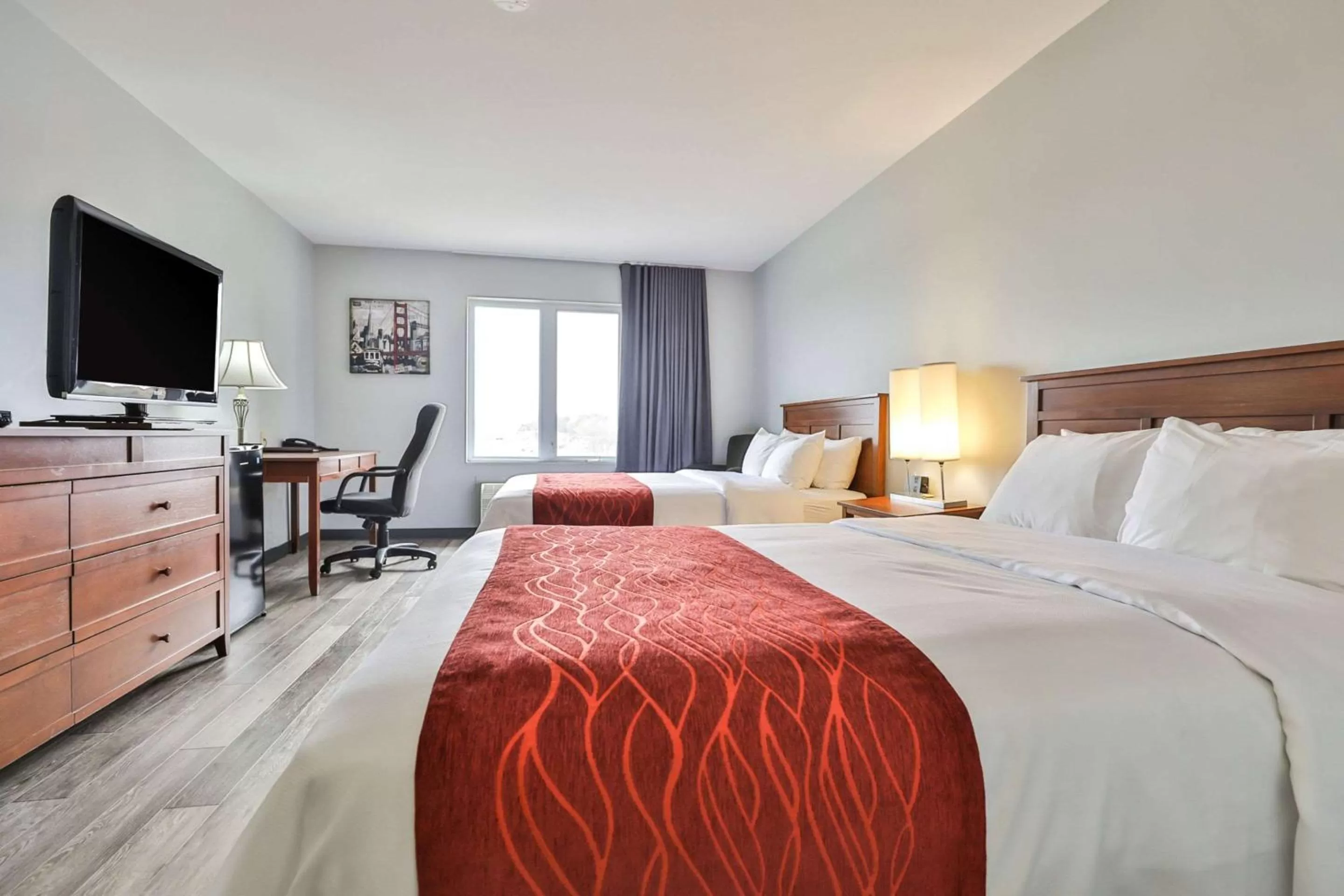 Photo of the whole room, Bed in Comfort Inn & Suites