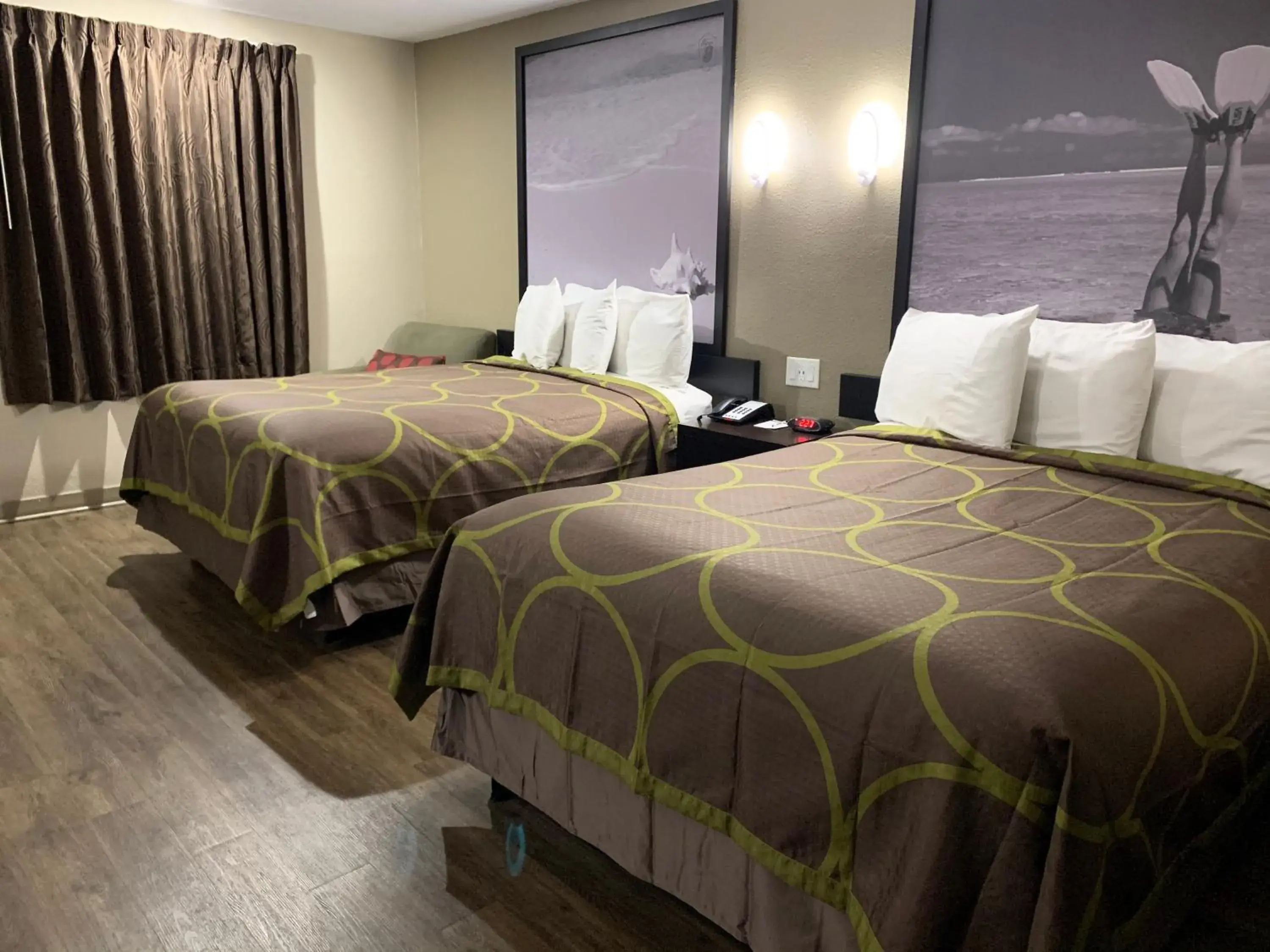 Bedroom, Bed in Super 8 by Wyndham Pensacola NAS Area
