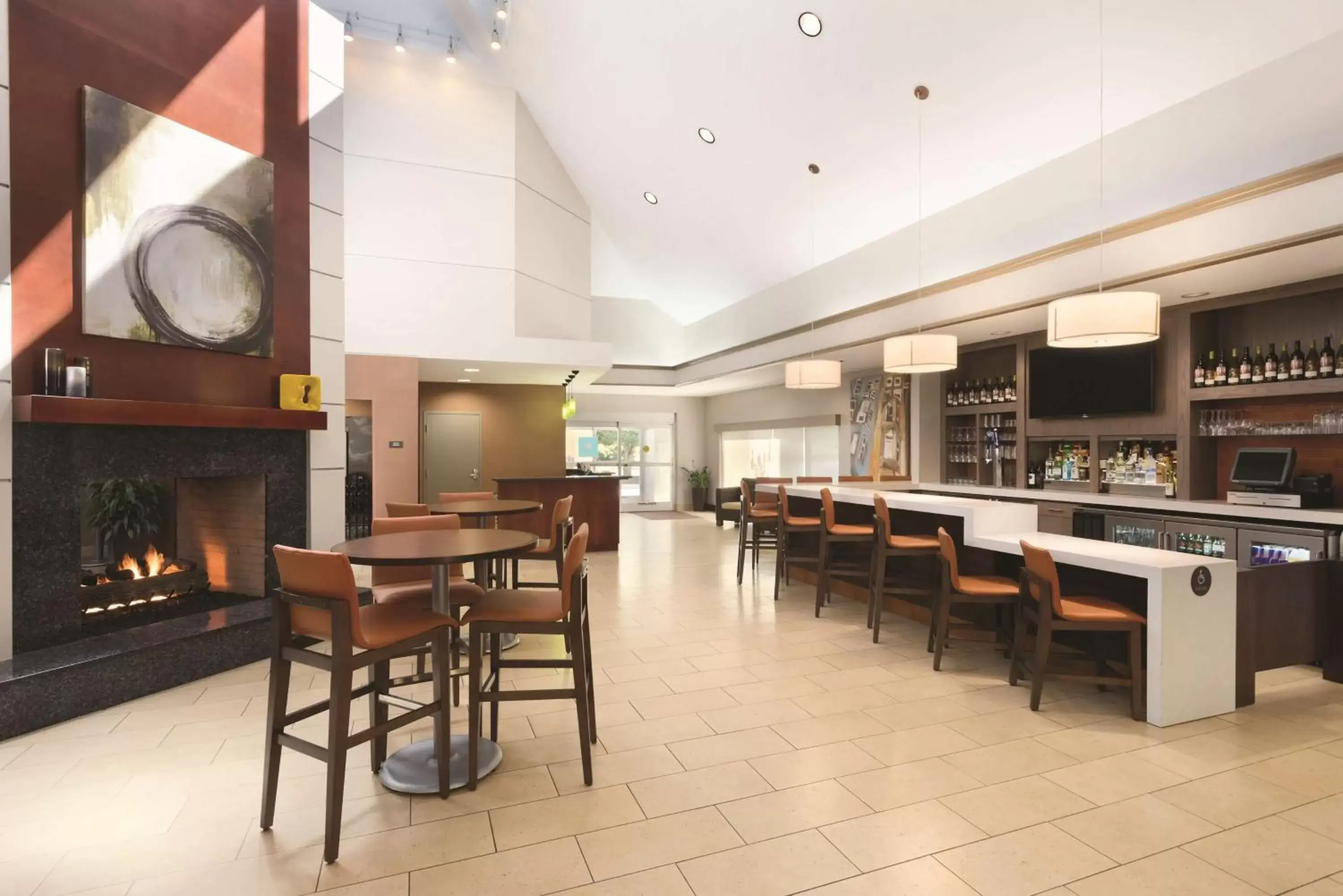 Lounge or bar, Restaurant/Places to Eat in Hyatt House - Charlotte Airport