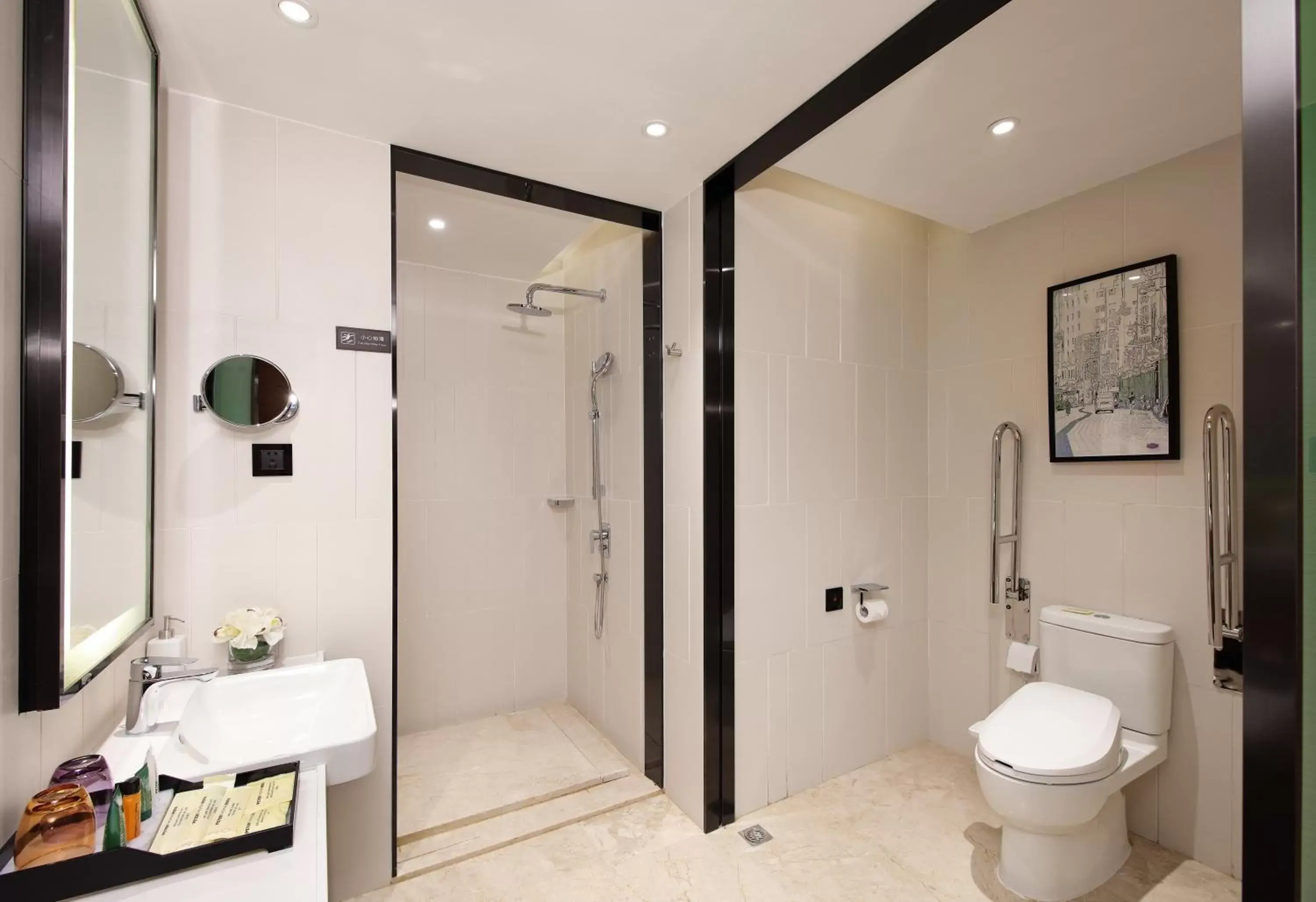 Bathroom in Hampton by Hilton Guangzhou Zhujiang New Town