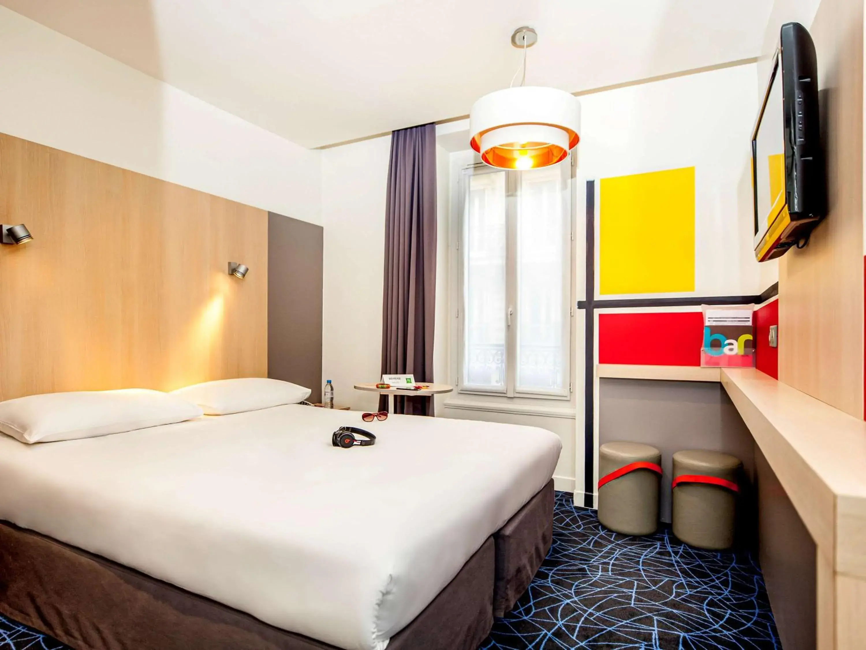 Photo of the whole room, Bed in ibis Styles Paris Cadet Lafayette
