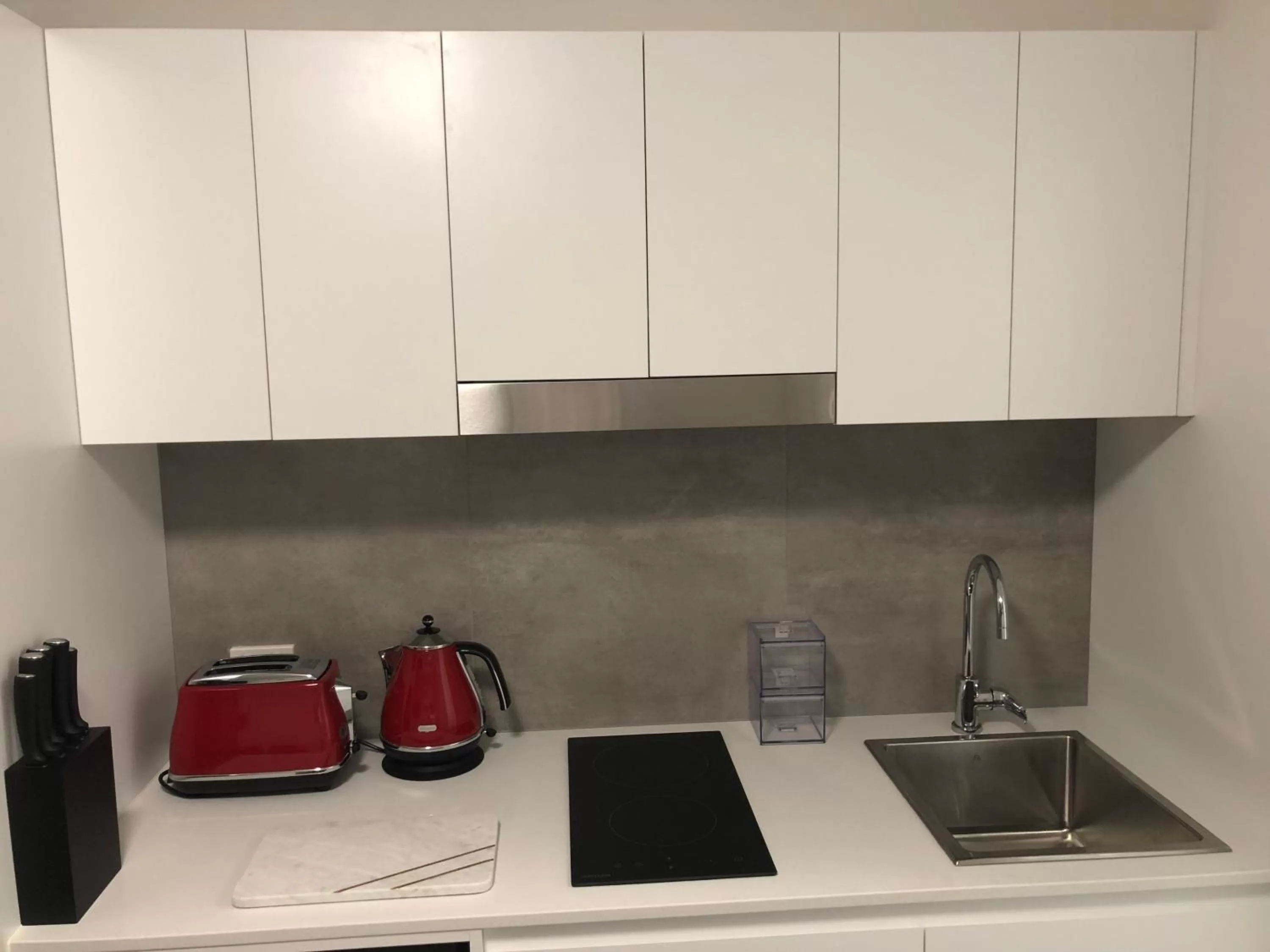 Kitchen or kitchenette, Kitchen/Kitchenette in Alfred Apartments