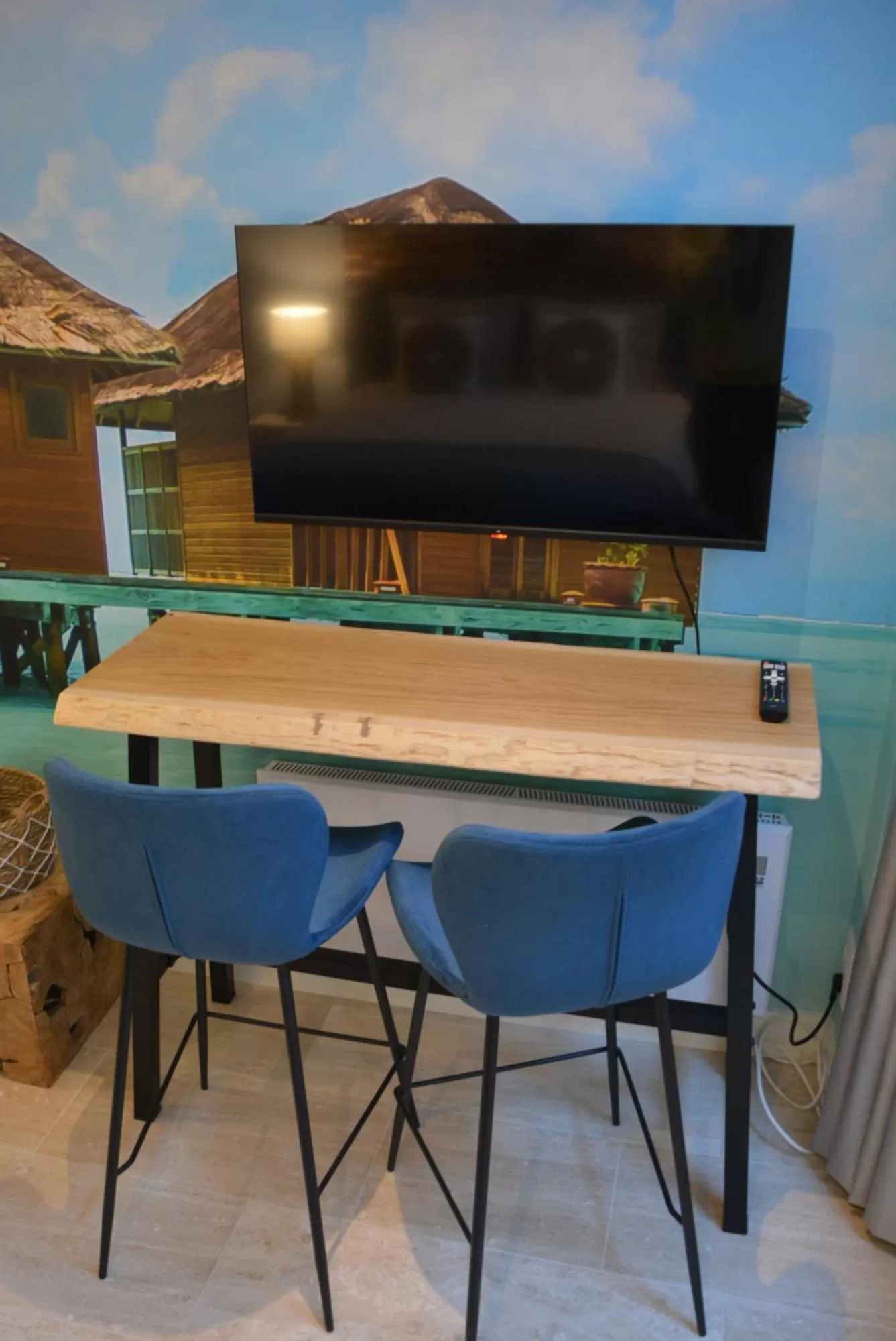 TV and multimedia, TV/Entertainment Center in Heaven in East B&B